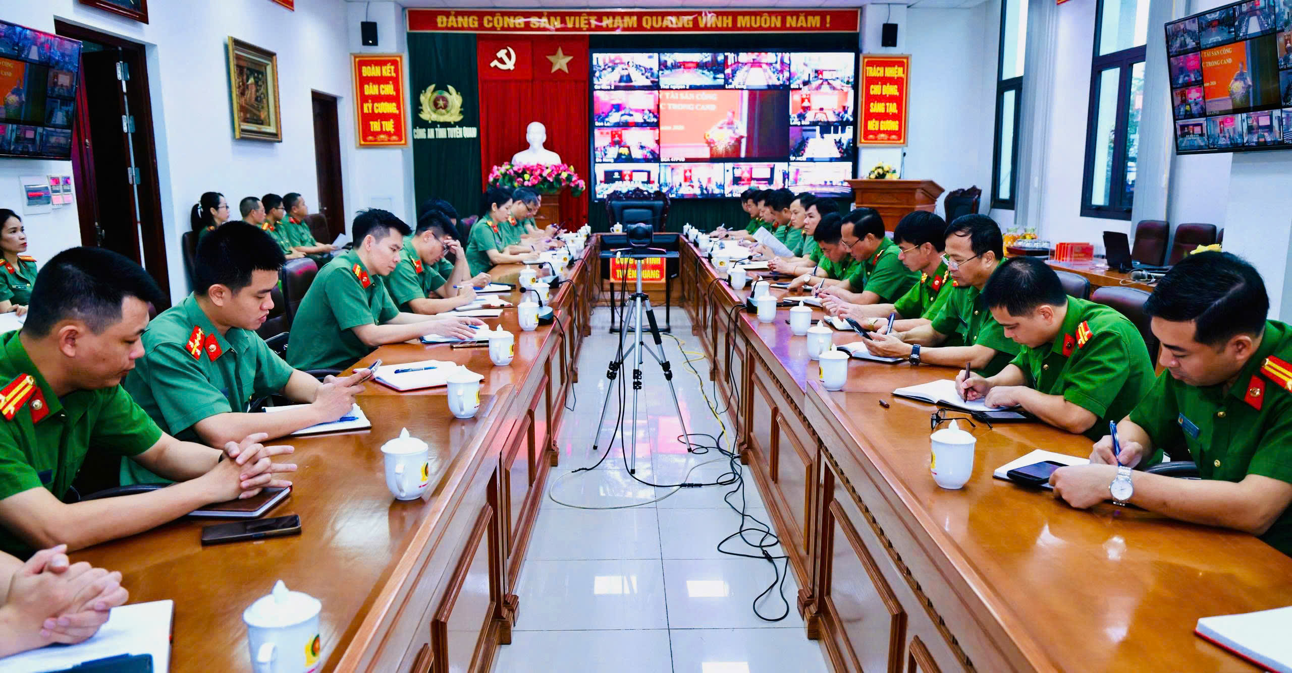 HỘI NGHỊ TRỰC TUYẾN TẬP HUẤN CÔNG TÁC QUẢN LÝ, SỬ DỤNG TÀI SẢN CÔNG VÀ TIÊU CHUẨN, ĐỊNH MỨC TRONG CÔNG AN NHÂN DÂN