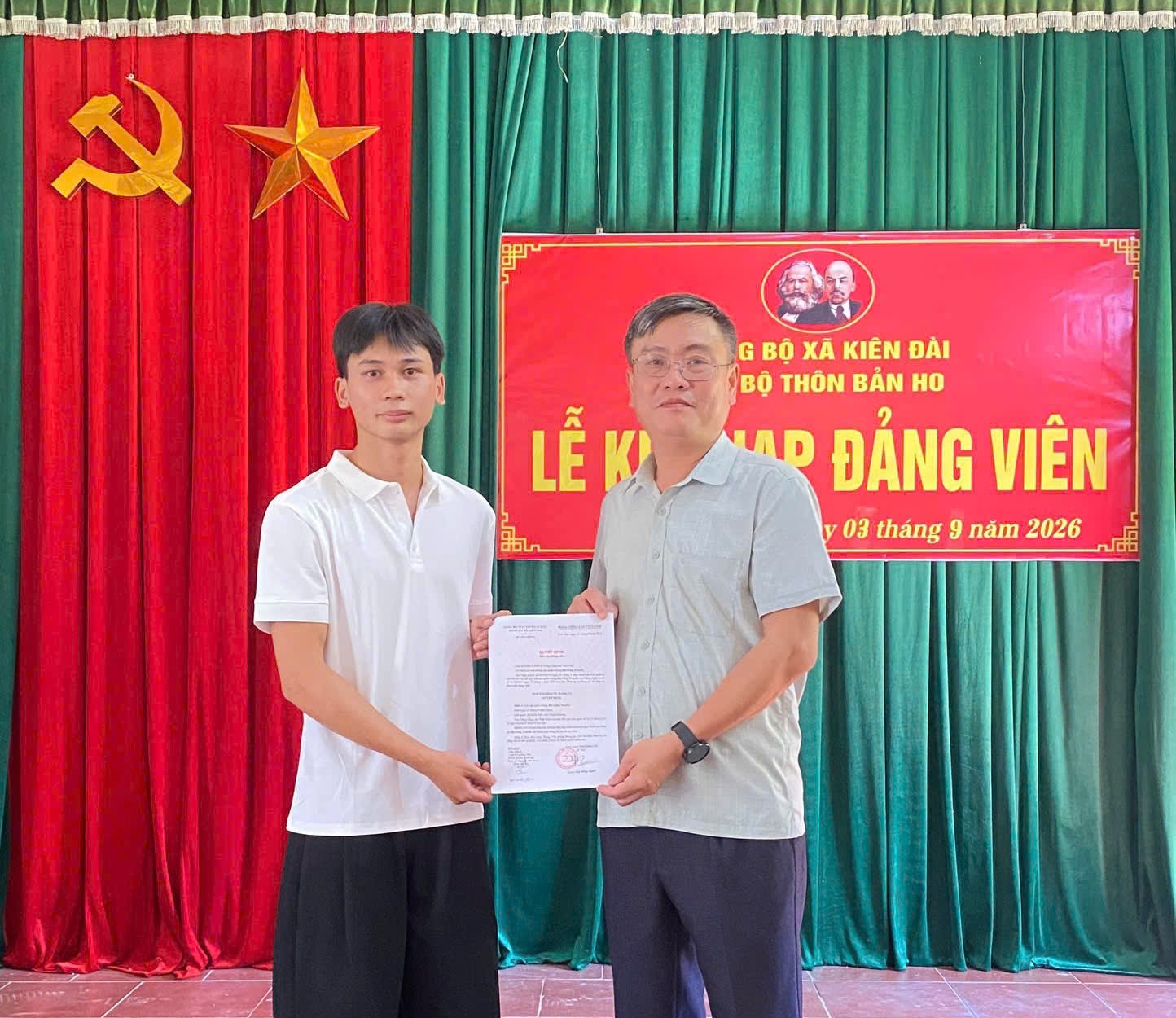 Chi bộ thôn Bản Ho tổ chức Lễ kết nạp đảng viên