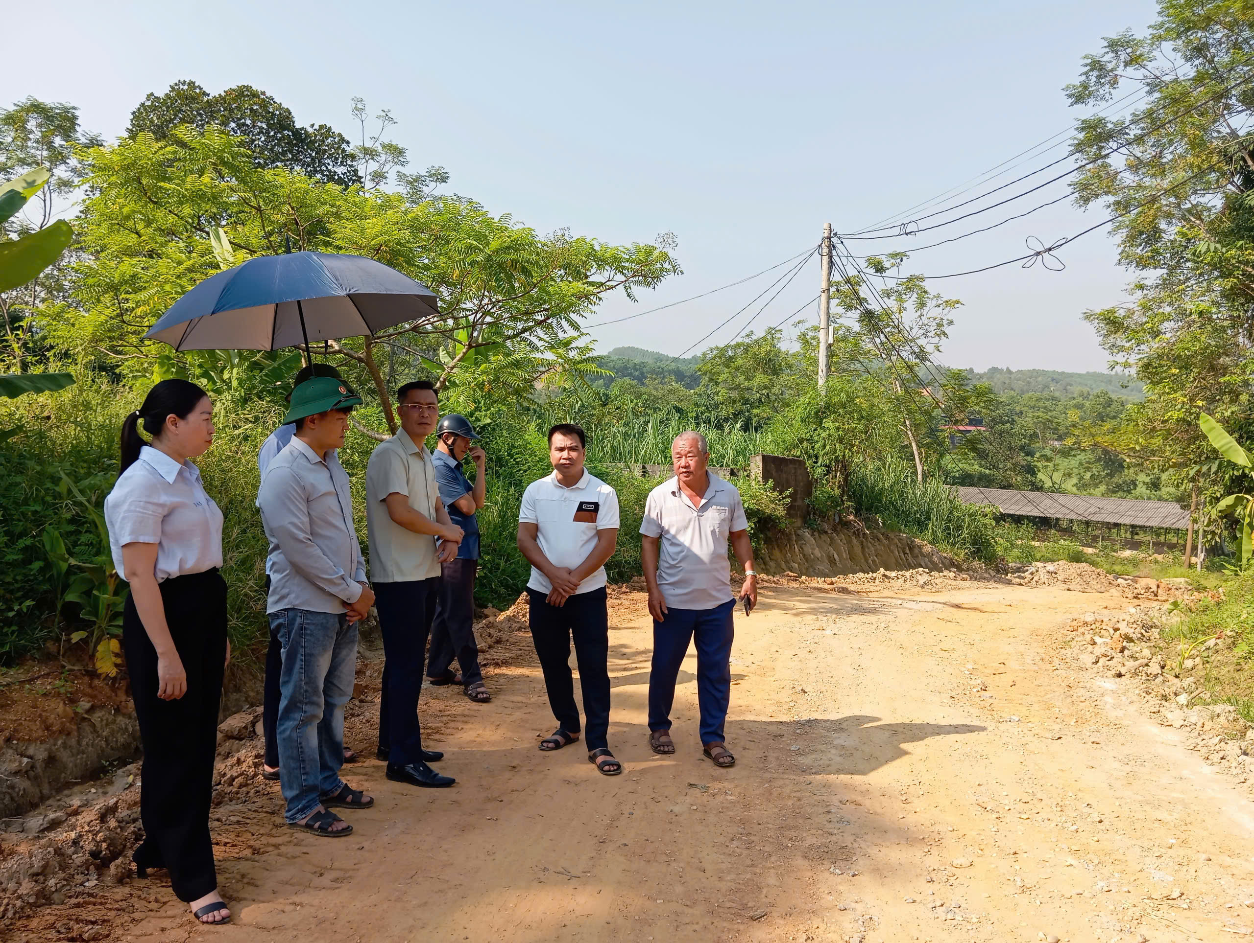 ĐỒNG CHÍ CHỦ TỊCH ỦY BAN NHÂN DÂN XÃ TRƯỜNG SINH THỊ SÁT, KIỂM TRA TIẾN ĐỘ MỘT SỐ CÔNG TRÌNH, DỰ ÁN VÀ CÔNG TÁC CHUẨN BỊ NĂM HỌC MỚI