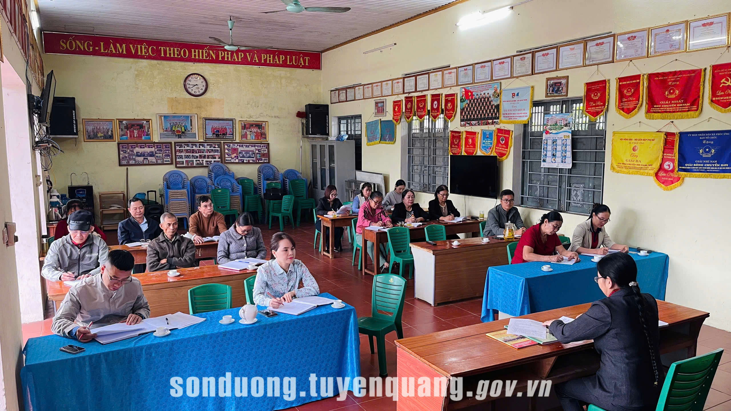 Đồng chí Bí thư Đảng ủy xã Nguyễn Thị Thanh Huyền dự sinh hoạt Chi bộ thôn Tân Thịnh