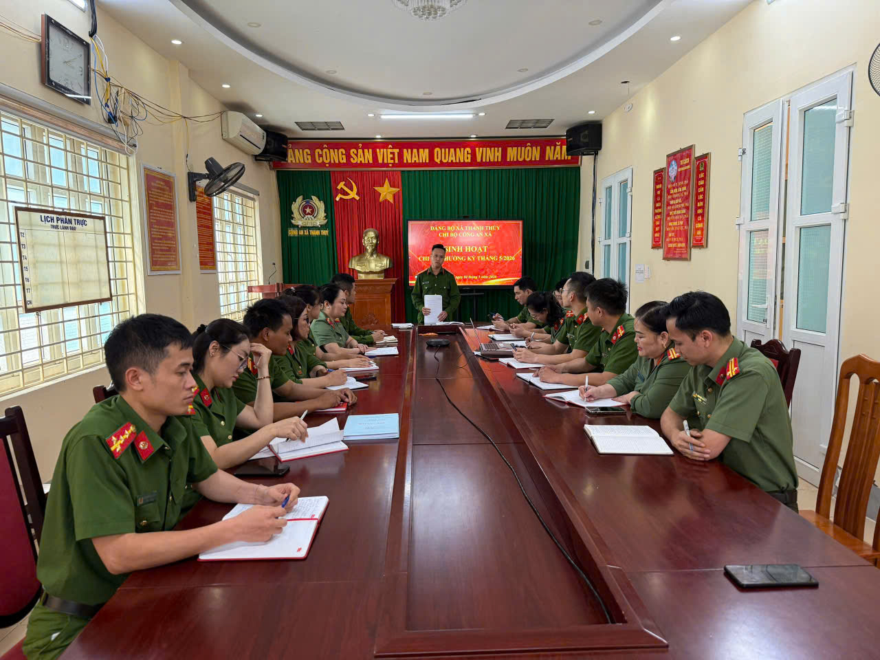 CHI BỘ CÔNG AN XÃ THANH THỦY TỔ CHỨC SINH HOẠT THÁNG 5/2026 THIẾT THỰC, HIỆU QUẢ