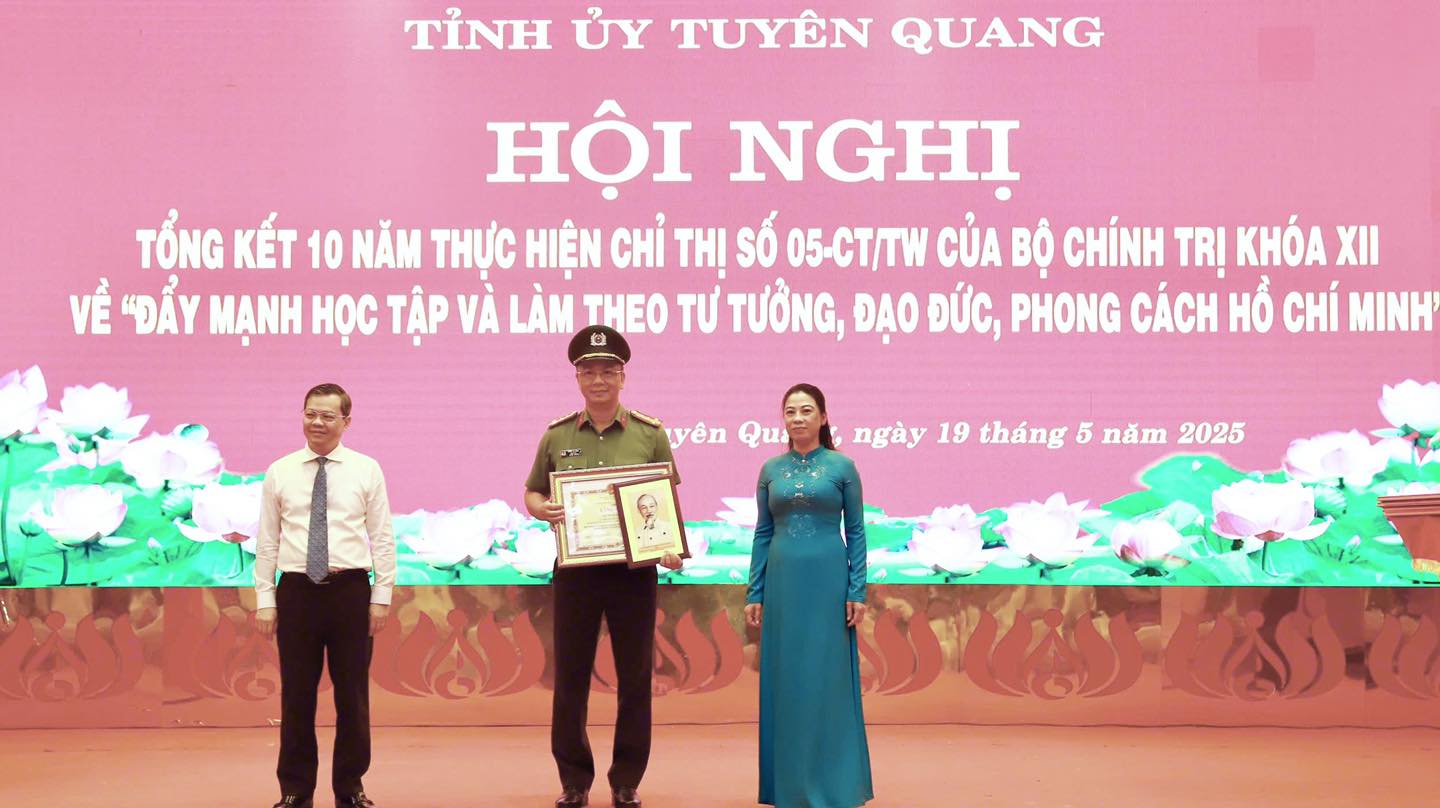 ĐẨY MẠNH HỌC TẬP VÀ LÀM THEO TƯ TƯỞNG, ĐẠO ĐỨC, PHONG CÁCH HỒ CHÍ MINH