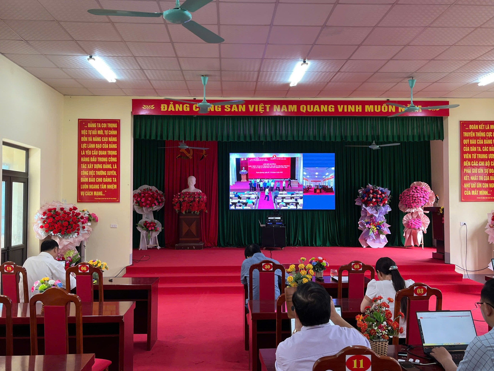 Lũng Phìn tham gia Lớp Bồi dưỡng kiến thức về Quản trị quốc gia, Quản trị địa phương và Quản trị An ninh năm 2026
