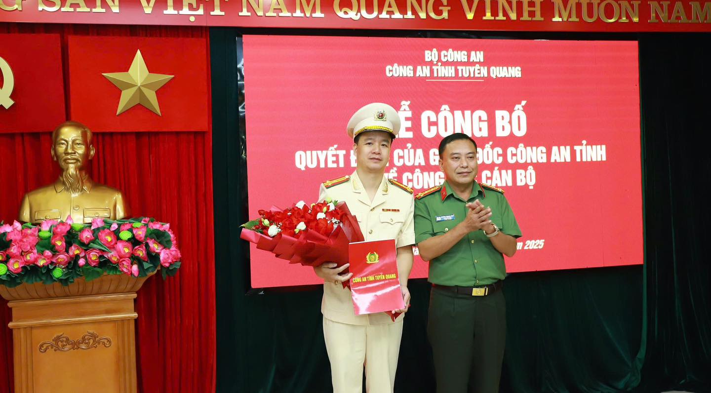 CÔNG BỐ VÀ TRAO QUYẾT ĐỊNH ĐIỀU ĐỘNG, BỔ NHIỆM CÁN BỘ