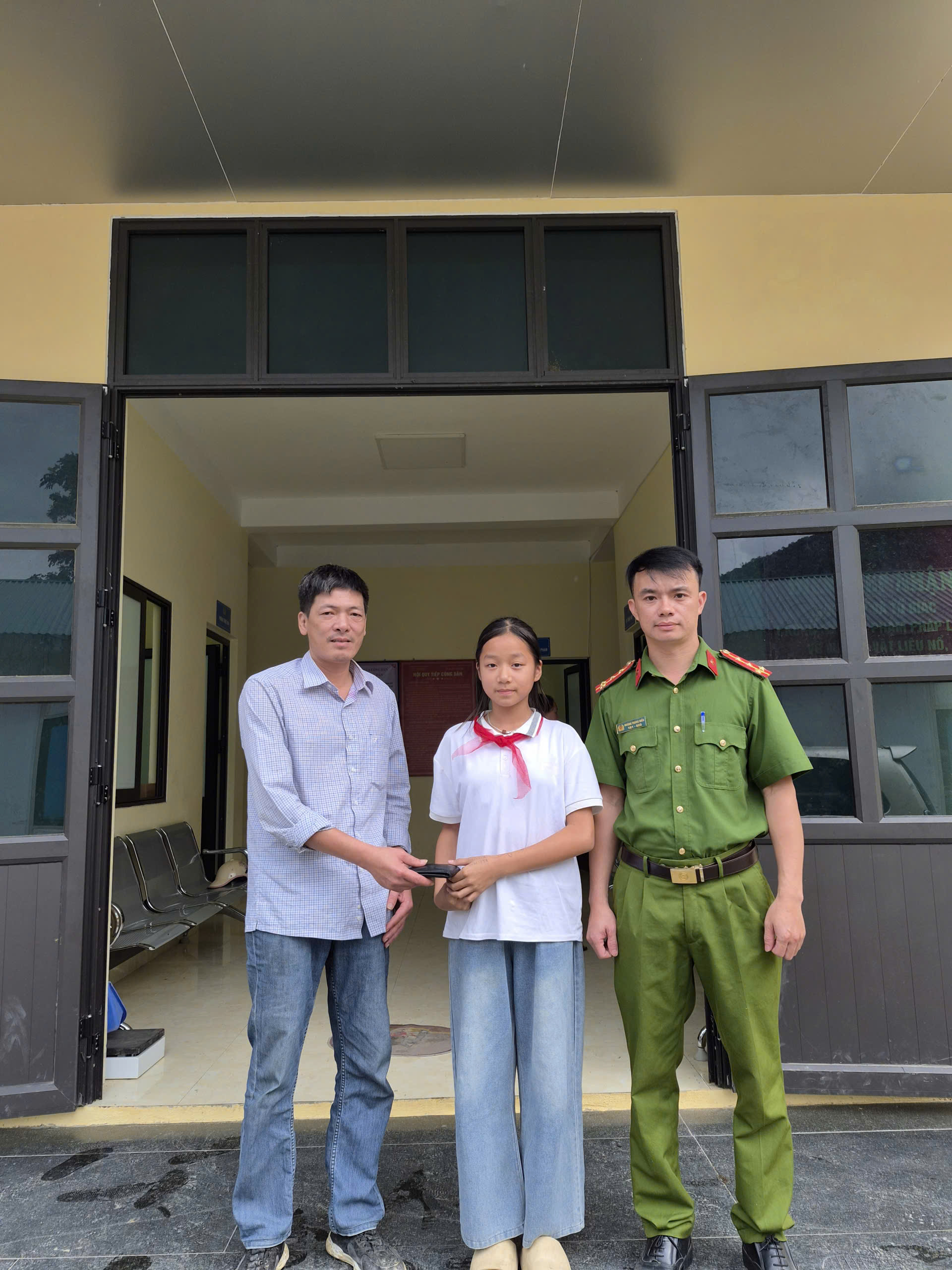 GƯƠNG NGƯỜI TỐT, VIỆC TỐT – TRẢ LẠI TÀI SẢN CHO NGƯỜI ĐÁNH RƠI