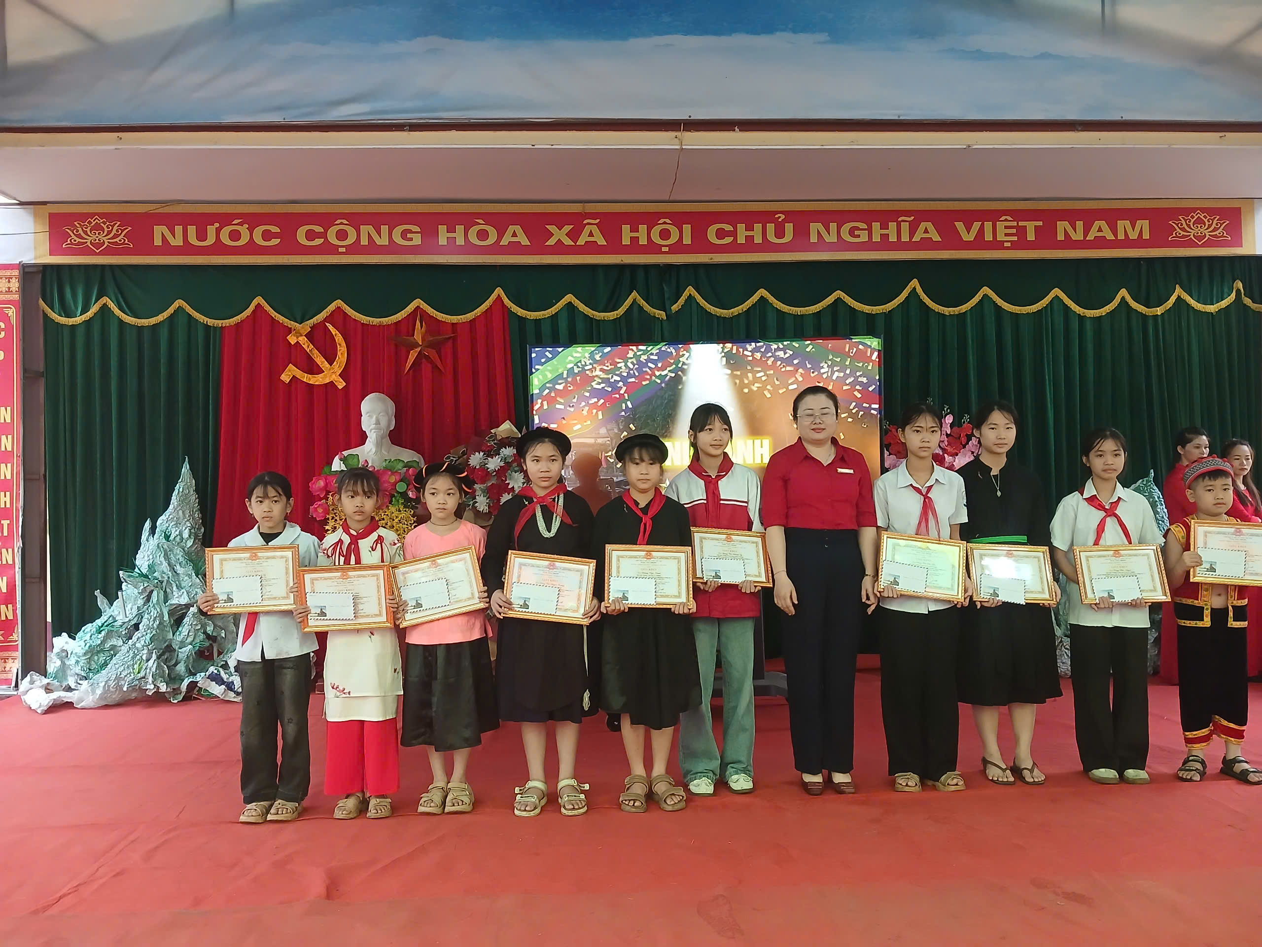 z7812498227305_5e5af6ed93b4abb80a47773be05d2697.jpg