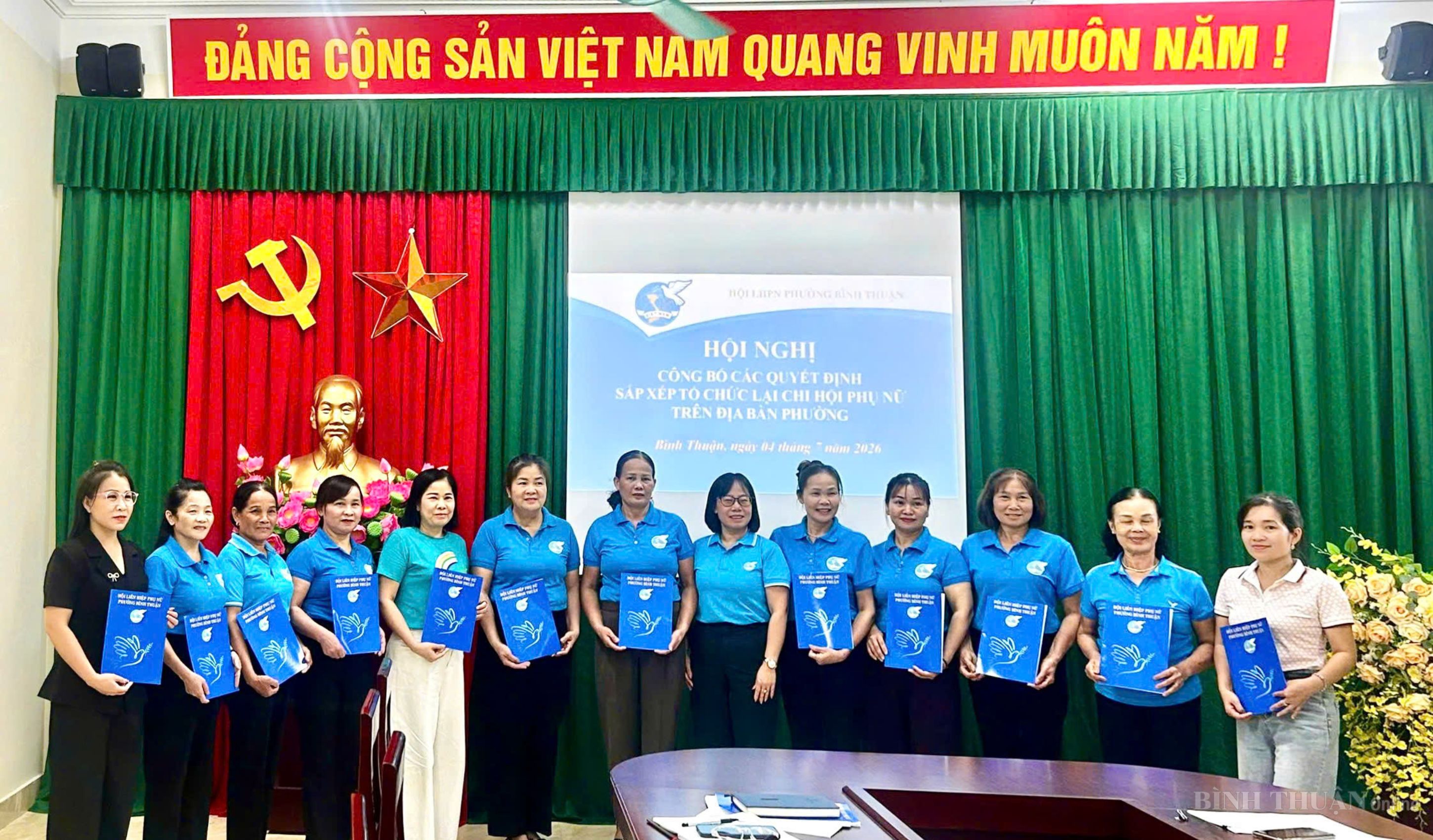 HỘI LIÊN HIỆP PHỤ NỮ PHƯỜNG BÌNH THUẬN CÔNG BỐ CÁC QUYẾT ĐỊNH KIỆN TOÀN TỔ CHỨC CHI HỘI PHỤ NỮ SAU SẮP XẾP