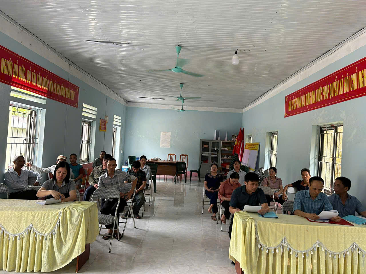 LV với 3 th&ocirc;n kh tr&igrave;.jpg