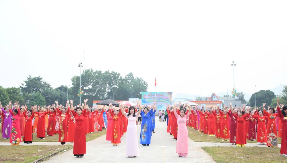 Hội chợ quê, đồng diễn dân vũ và giao lưu văn nghệ  thị trấn Tân Yên năm 2024