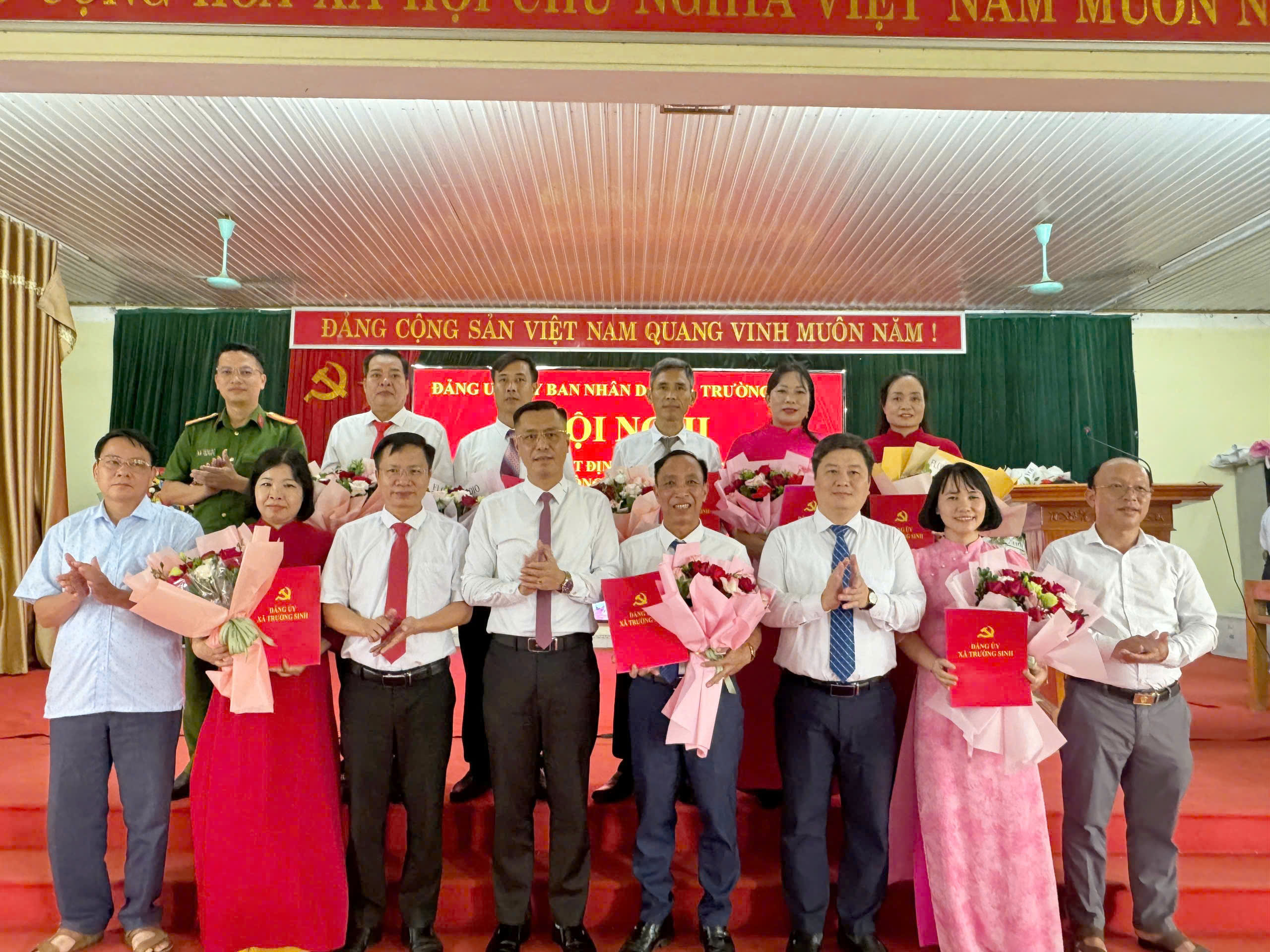 HỘI NGHỊ CÔNG BỐ QUYẾT ĐỊNH THÀNH LẬP CÁC CƠ SỞ GIÁO DỤC CÔNG LẬP TRÊN ĐỊA BÀN XÃ; QUYẾT ĐỊNH THÀNH LẬP ĐẢNG BỘ, CHI BỘ TRƯỜNG HỌC SAU SÁP NHẬP VÀ CÔNG TÁC CÁN BỘ
