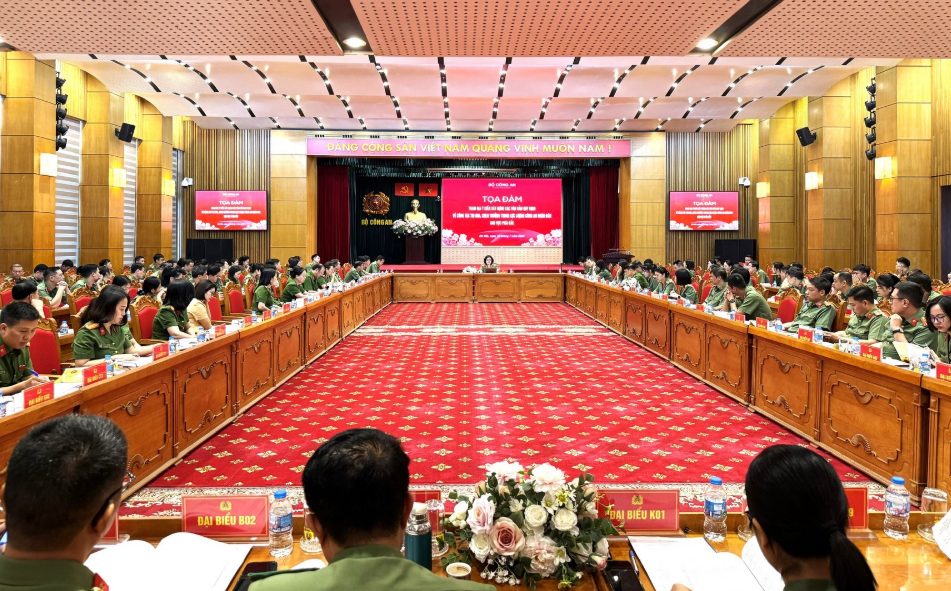 LẤY Ý KIẾN VIỆC SỬA ĐỔI CÁC QUY ĐỊNH HIỆN HÀNH VỀ CÔNG TÁC THI ĐUA, KHEN THƯỞNG TRONG CÔNG AN NHÂN DÂN