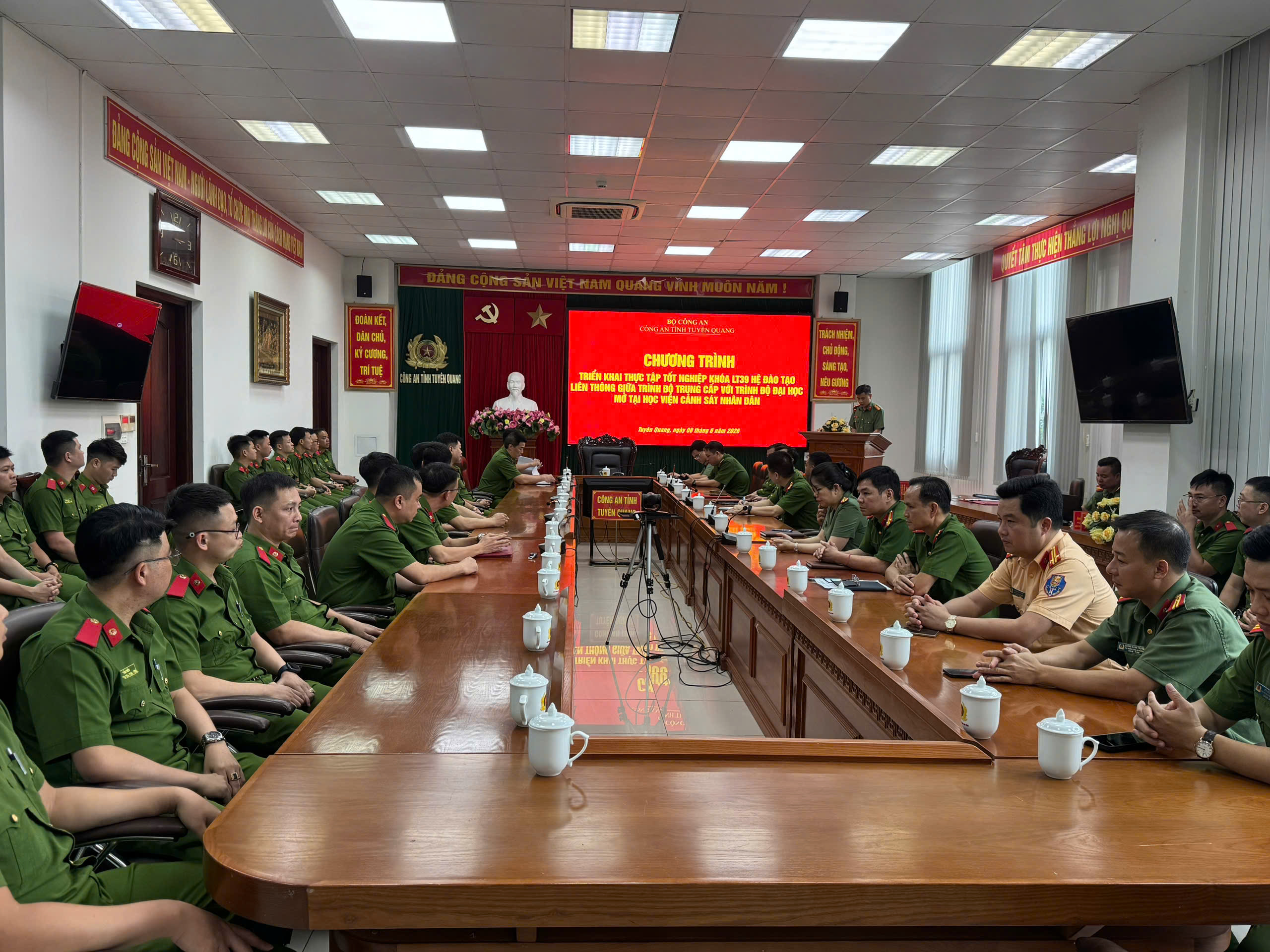 TỔ CHỨC THỰC TẬP TỐT NGHIỆP CHO CÁC HỌC VIÊN HỌC VIỆN CẢNH SÁT NHÂN DÂN
