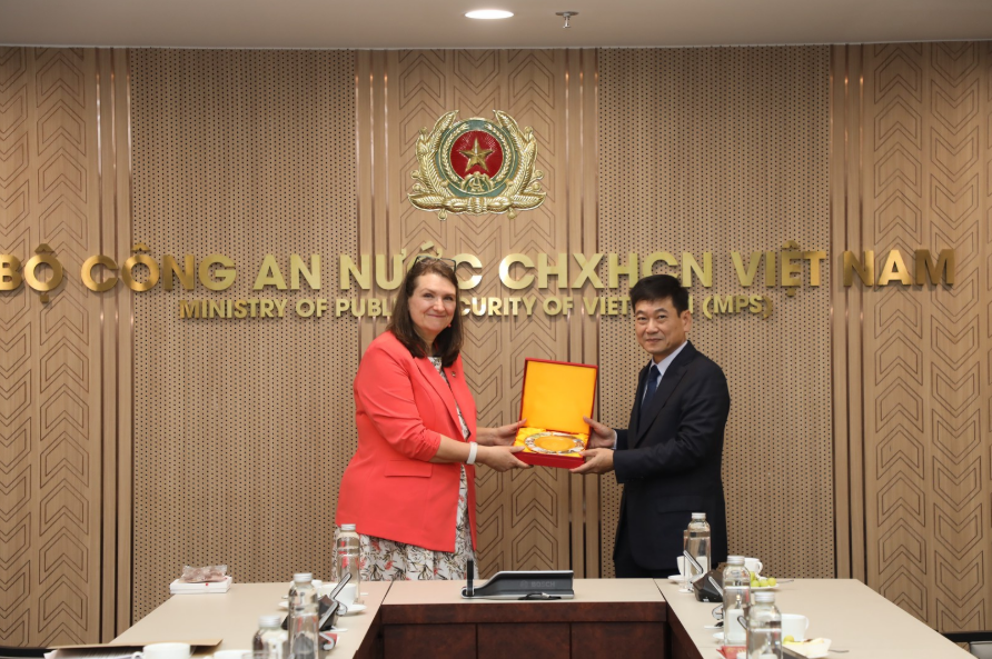 TIẾP TỤC CỦNG CỐ QUAN HỆ ĐỐI TÁC TOÀN DIỆN VIỆT NAM -CANADA