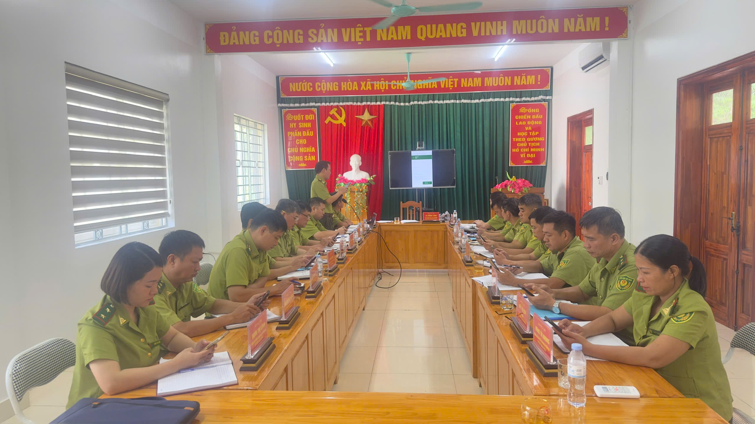 HẠT KIỂM LÂM KHU VỰC IV TRIỂN KHAI PHẦN MỀM HỖ TRỢ NGƯỜI DÂN LẬP PHƯƠNG ÁN KHAI THÁC RỪNG TRỒNG