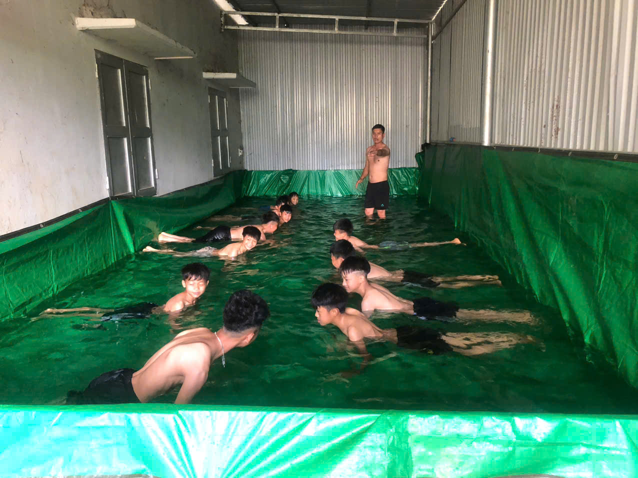 TRƯỜNG THCS PHÚ LŨNG TỔ CHỨC LỚP HỌC NGOẠI KHÓA GIÁO DỤC KỸ NĂNG PHÒNG, CHỐNG ĐUỐI NƯỚC VÀ GIÁO DỤC TÂM LÝ LỨA TUỔI