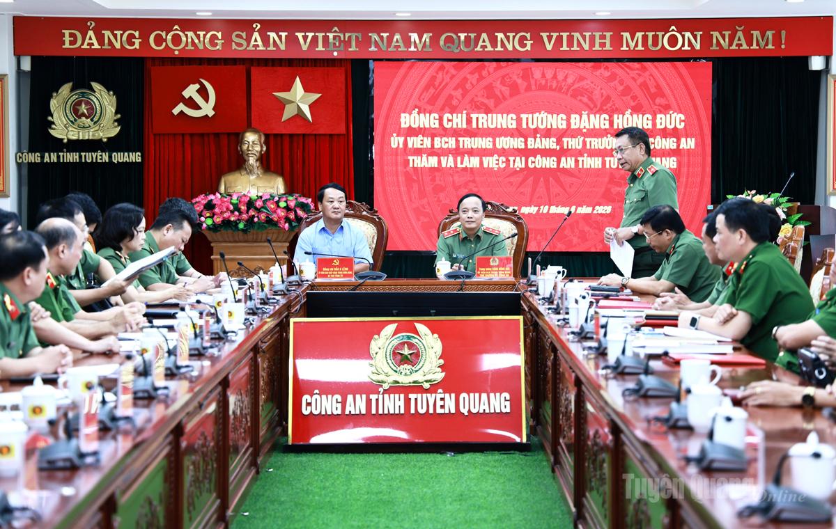 Thứ trưởng Bộ Công an Đặng Hồng Đức làm việc với Công an tỉnh Tuyên Quang