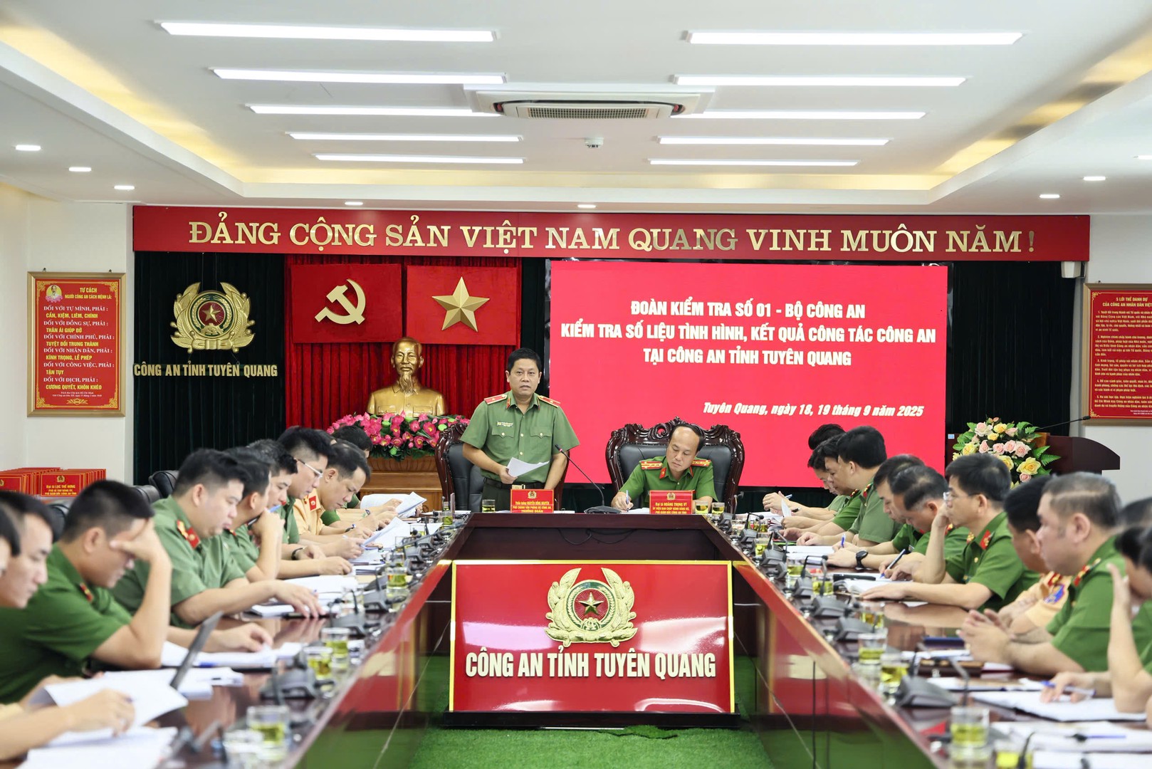 ĐOÀN KIỂM TRA CỦA BỘ CÔNG AN LÀM VIỆC TẠI CÔNG AN TỈNH TUYÊN QUANG