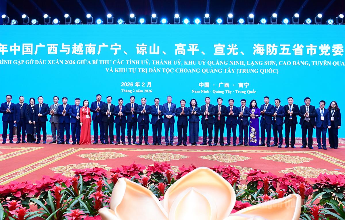 Gặp gỡ đầu Xuân giữa Bí thư Tỉnh ủy, Thành ủy 5 tỉnh, thành phố của Việt Nam và Bí thư Khu ủy Quảng Tây
