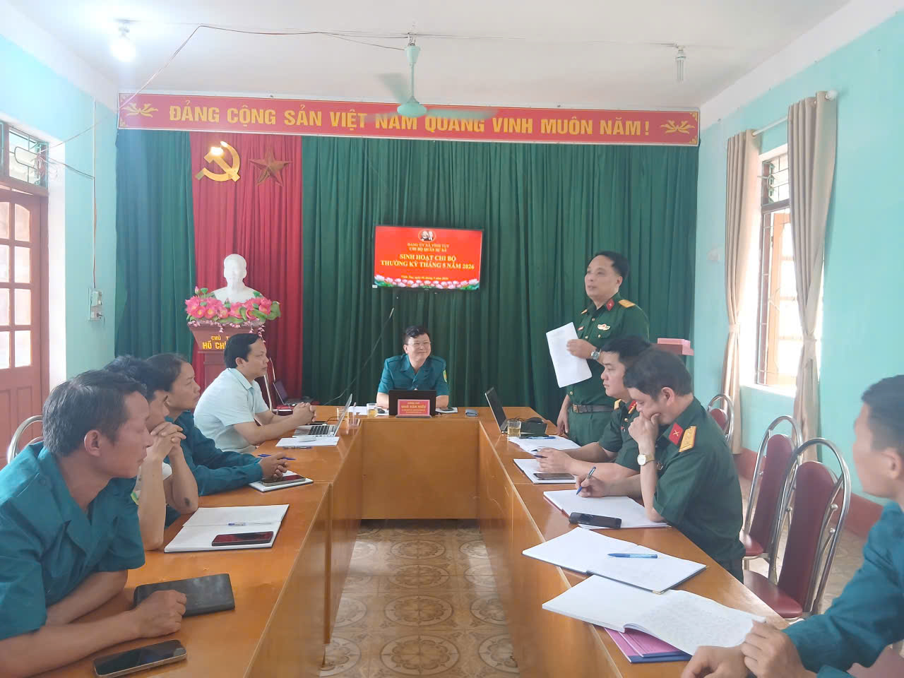 Chi bộ Quân sự xã Vĩnh Tuy tổ chức sinh hoạt thường kỳ tháng 5/2026