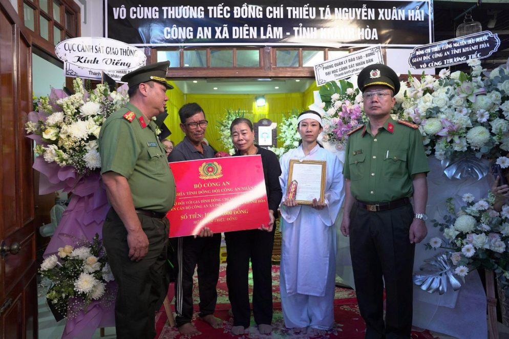 TRUY THĂNG CẤP BẬC HÀM THIẾU TÁ ĐỐI VỚI ĐỒNG CHÍ NGUYỄN XUÂN HẢI