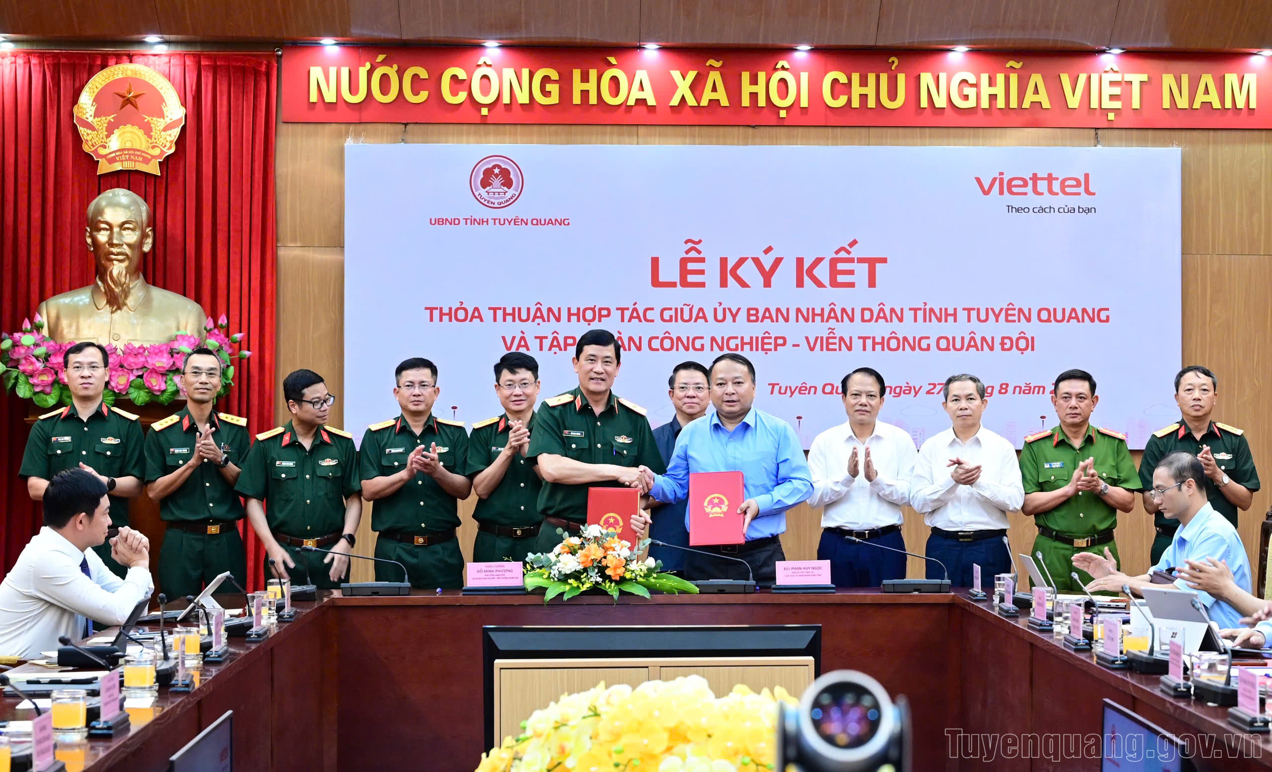 UBND tỉnh và Tập đoàn Viettel ký thỏa thuận hợp tác về chuyển đổi số