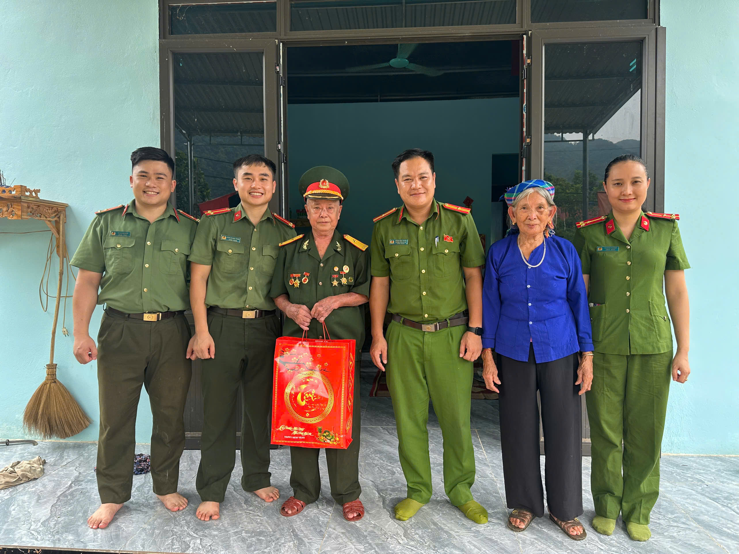CÔNG AN XÃ MINH QUANG TỔ CHỨC CHUỖI HOẠT ĐỘNG TRI ÂN NHÂN KỶ NIỆM 79 NĂM NGÀY THƯƠNG BINH - LIỆT SĨ