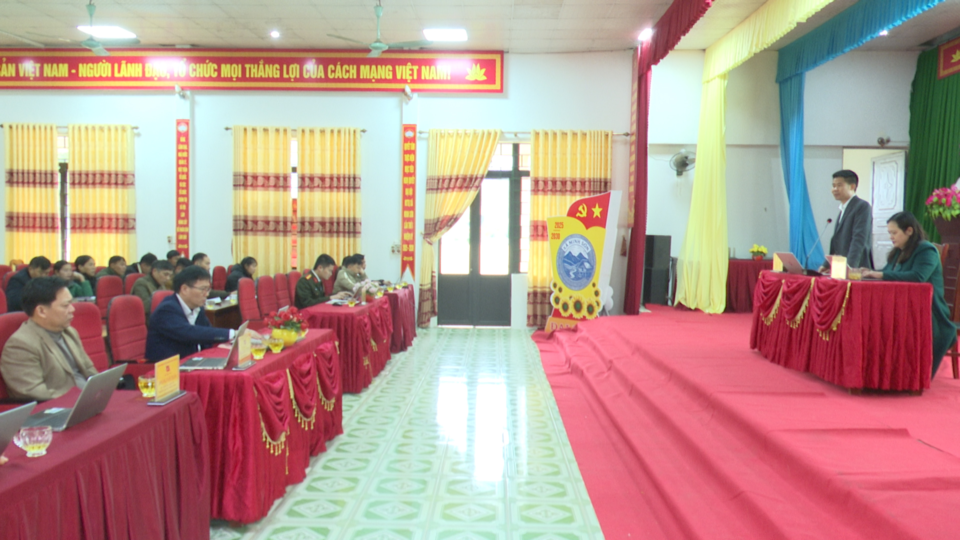 ĐẢNG ỦY XÃ MINH SƠN ĐỐI THOẠI GIỮA NGƯỜI ĐỨNG ĐẦU CẤP ỦY, CHÍNH QUYỀN VỚI CÁC THÔN TRÊN ĐỊA BÀN