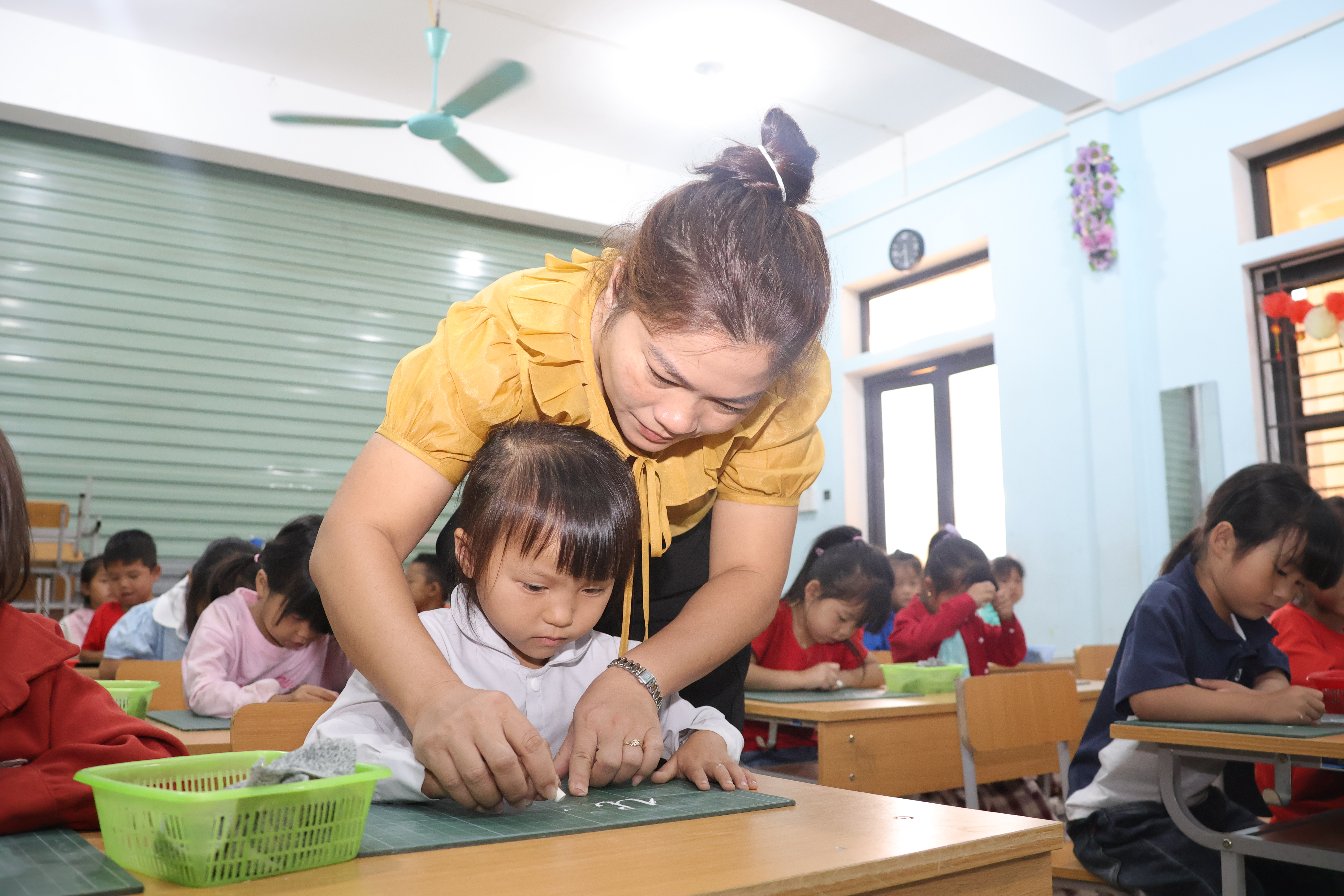 Sủng Máng tăng cường tiếng Việt cho trẻ dân tộc thiểu số trước khi vào lớp Một