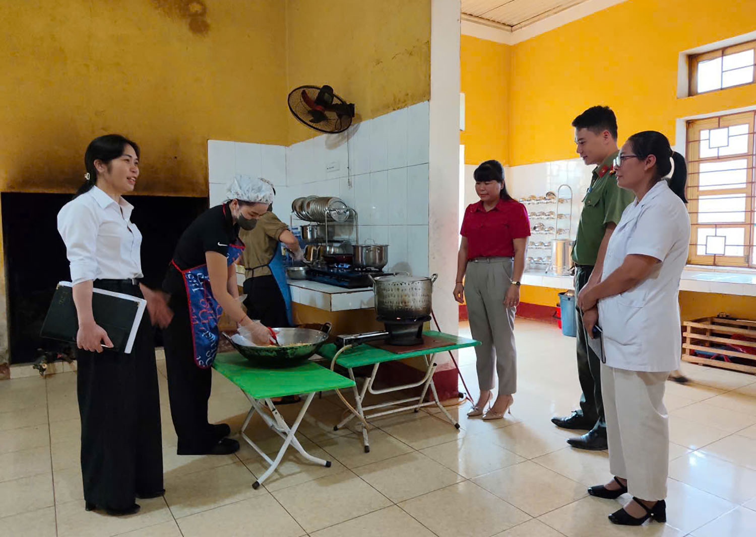 XÃ LỰC HÀNH TĂNG CƯỜNG KIỂM TRA CÔNG TÁC AN TOÀN THỰC PHẨM TẠI CÁC CƠ SỞ GIÁO DỤC