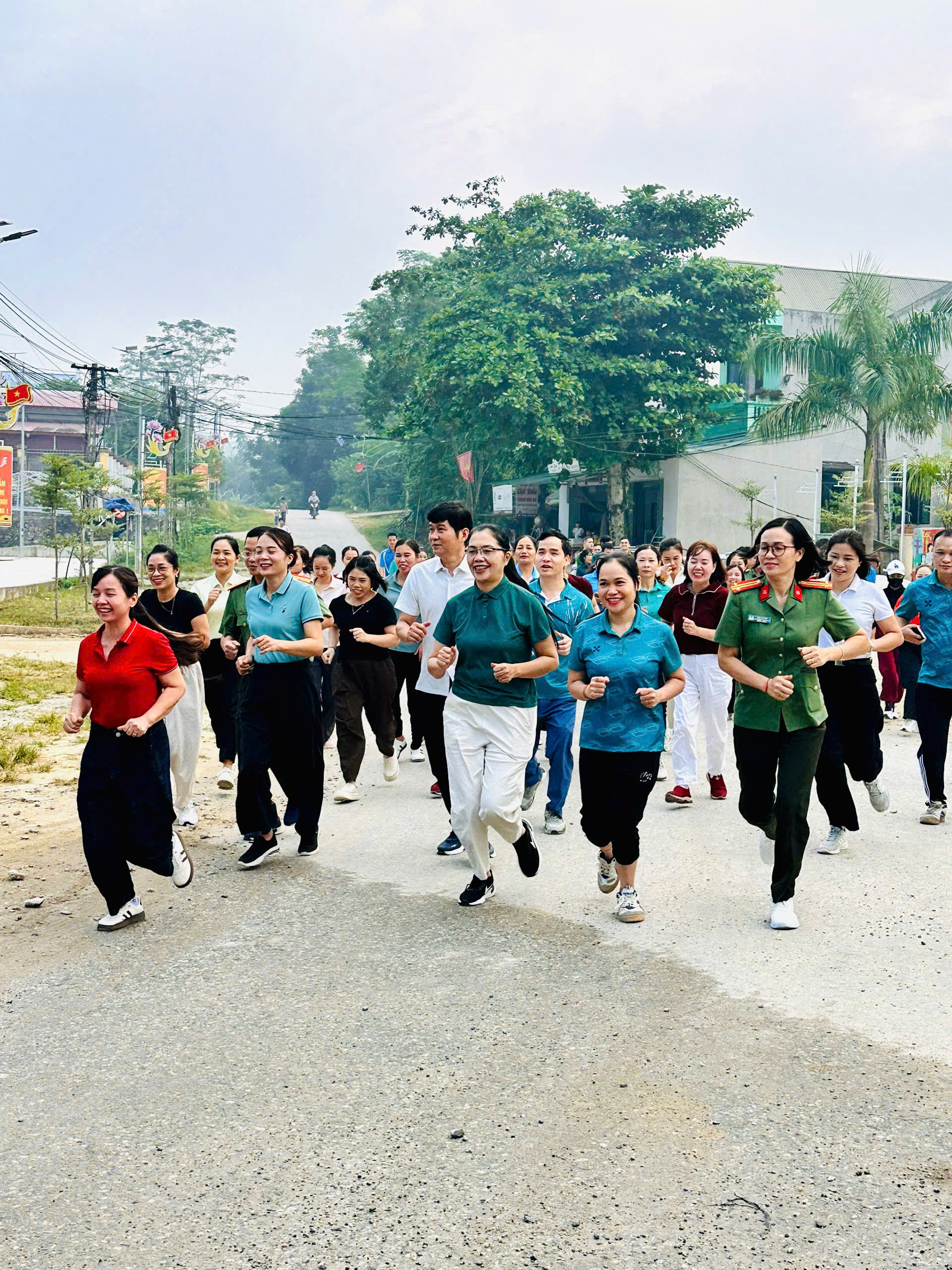 HÒA AN: Hưởng ứng Lễ phát động Phong trào “Mỗi người dân lựa chọn ít nhất một môn thể thao phù hợp để tập luyện thường xuyên” và chương trình đi bộ hưởng ứng 