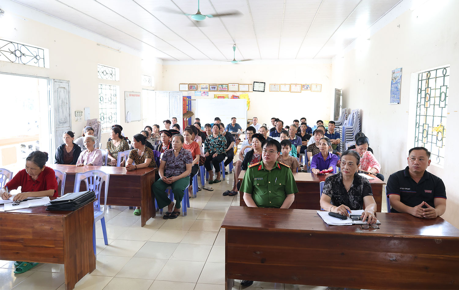 Các thôn tổ chức họp lấy ý kiến Nhân dân về dự thảo Đề án sắp xếp thôn trên địa bàn xã Yên Sơn