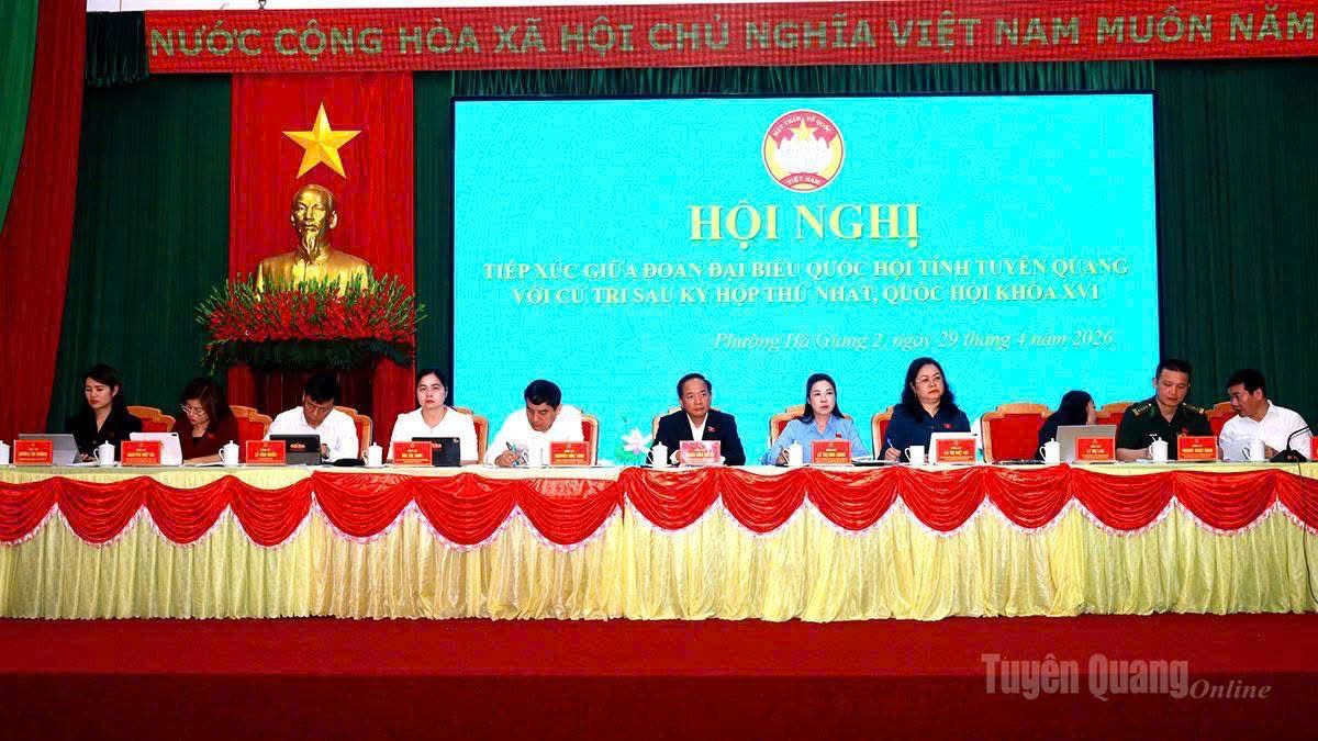 Đồng chí Trịnh Văn Quyết, Trưởng Ban Tuyên giáo và Dân vận Trung ương tiếp xúc cử tri sau Kỳ họp thứ Nhất, Quốc hội khóa XVI