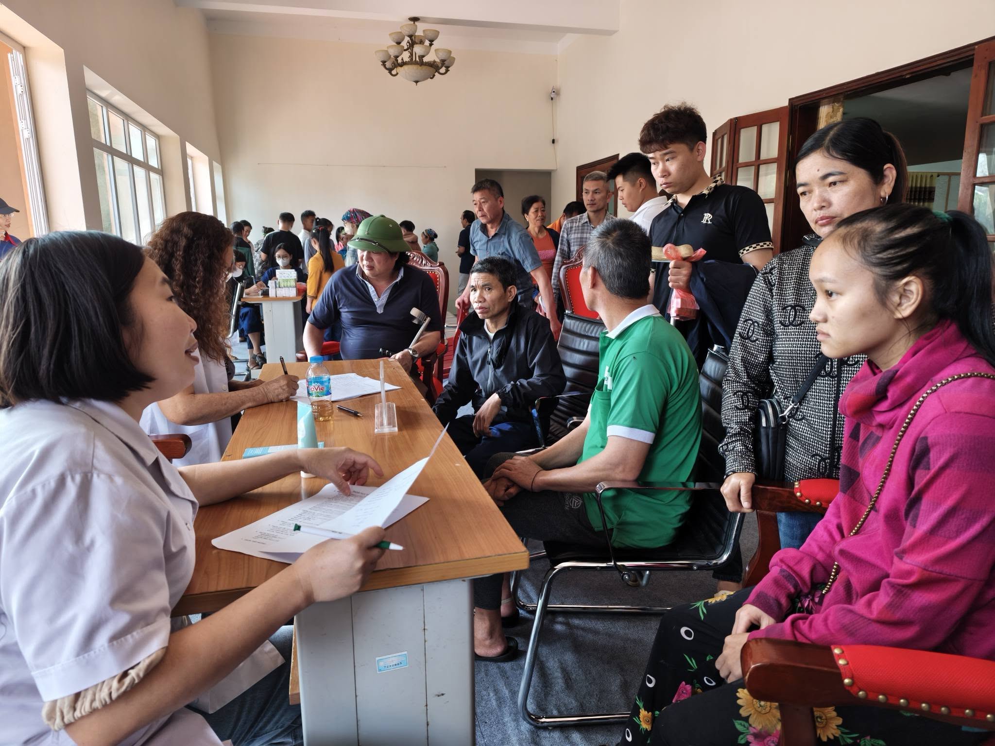 Hội Bảo trợ người khuyết tật và trẻ mồ côi tỉnh Tuyên Quang phối hợp cùng Nhóm Chung tay vì sức khỏe cộng đồng Việt Nam và Ủy ban nhân dân xã Quản Bạ tổ chức chương trình “Khám bệnh, tặng quà cho người khuyết tật”.