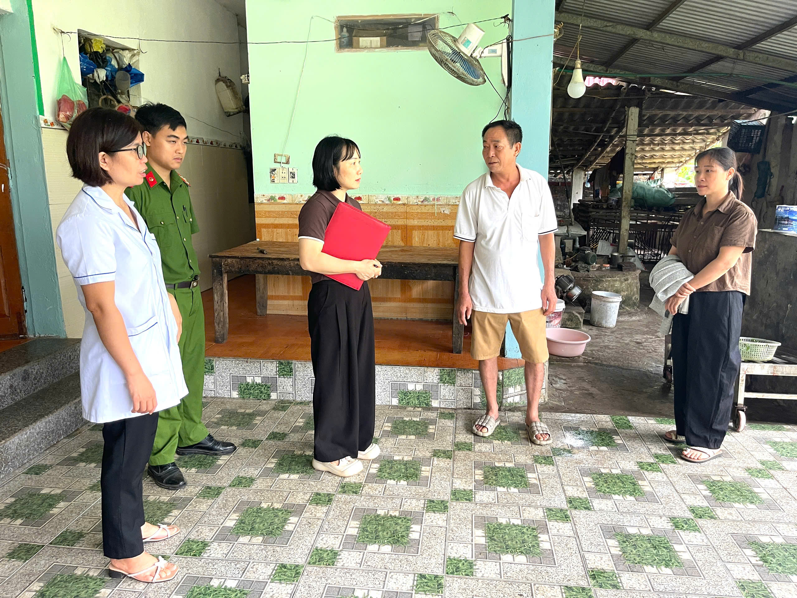 UBND xã Nhữ Khê kiểm tra công tác giết mổ động vật và an toàn thực phẩm trên địa bàn xã Nhữ Khê