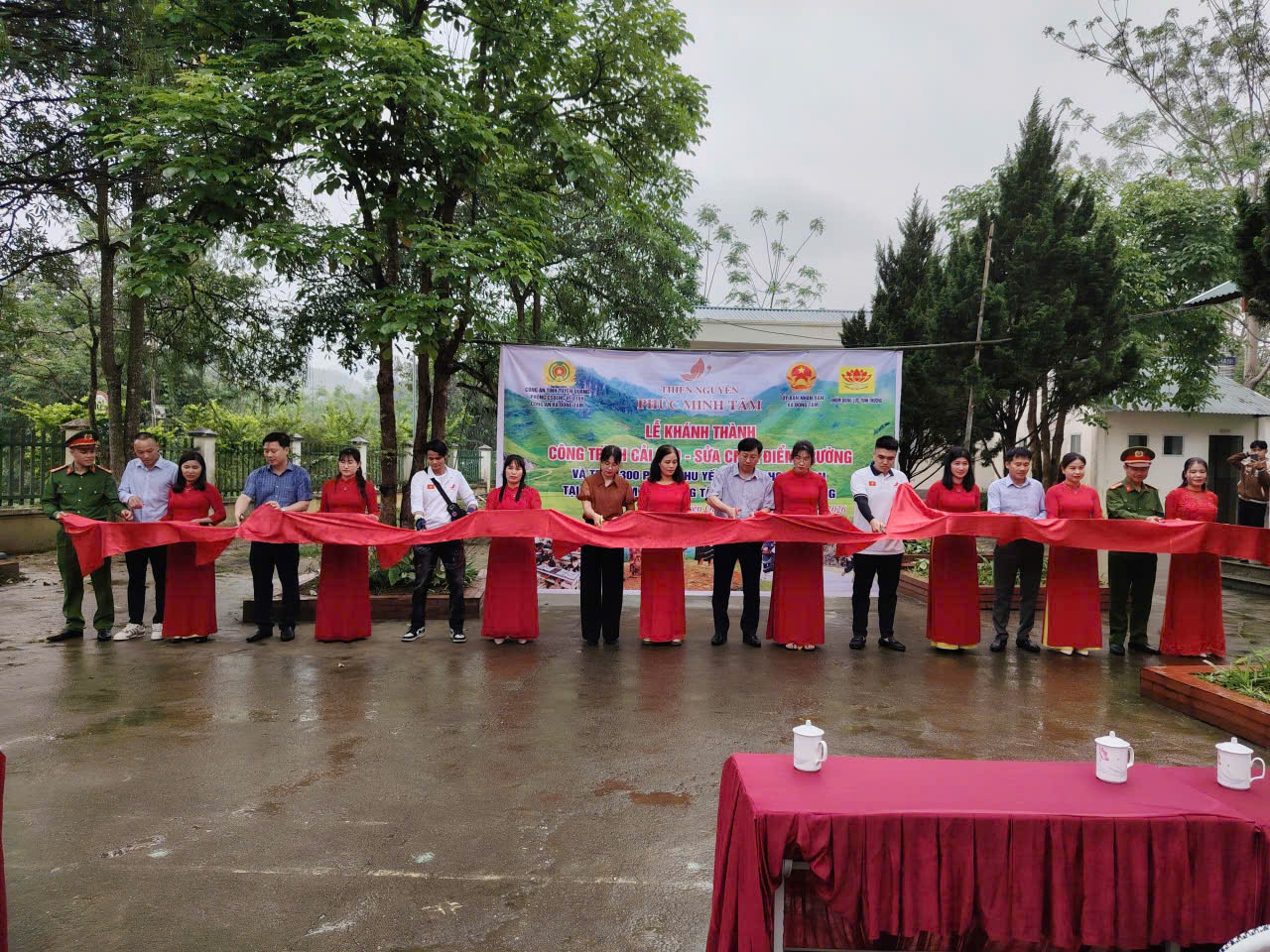 Sáng Ngày 21/3/2026, Khánh thành công trình cải tạo, sửa chữa điểm trường Tiểu học thôn Lâm và trao 10 hộ có hoàn cảnh Đặc biệt khó khăn mỗi hộ 5.000.000đ cùng với 300 xuất quà nhu yếu phẩm cho 300 hộ có hoàn cảnh khó khăn trị giá 300 triệu đồng, Tổng giá trị trên 350 triệu đồng tại thôn Lâm và một số thôn trên địa bàn xã Đồng Tâm, tỉnh Tuyên Quang.