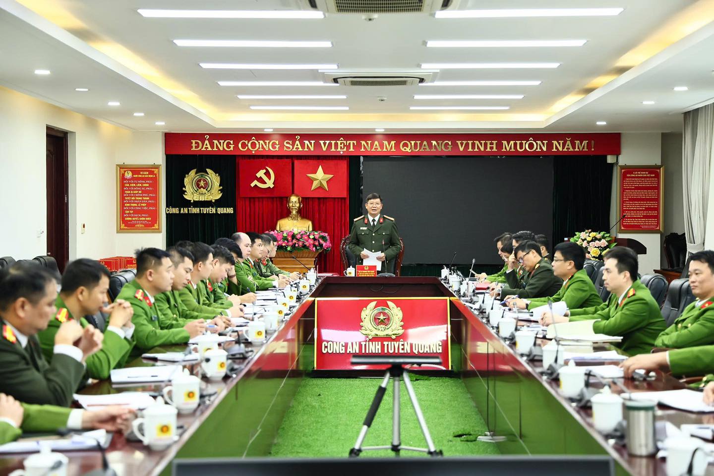 LÃNH ĐẠO CÔNG AN TỈNH LÀM VIỆC VỚI CÔNG AN CẤP XÃ