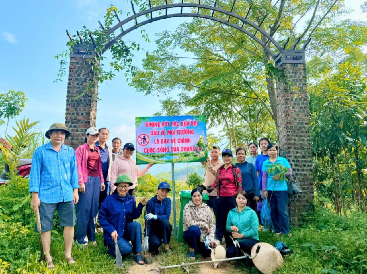 CHI BỘ CÁC CƠ QUAN ĐẢNG XÃ TÂN AN THỰC HIỆN HOẠT ĐỘNG HƯỚNG VỀ CƠ SỞ TẠI THÔN NÀ KHAU