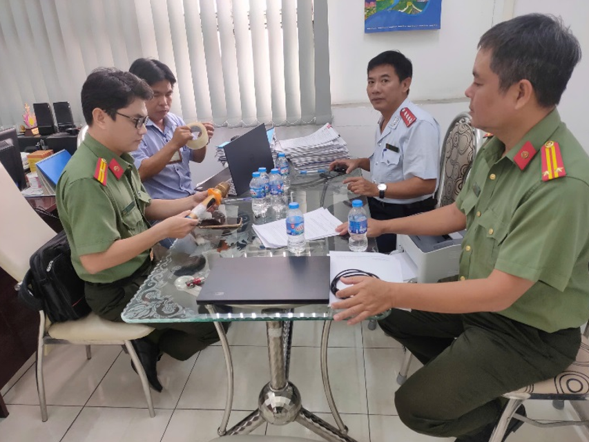 Không sản xuất, nhập khẩu, kinh doanh, sử dụng micro không dây có tần số hoạt động không đúng quy định.