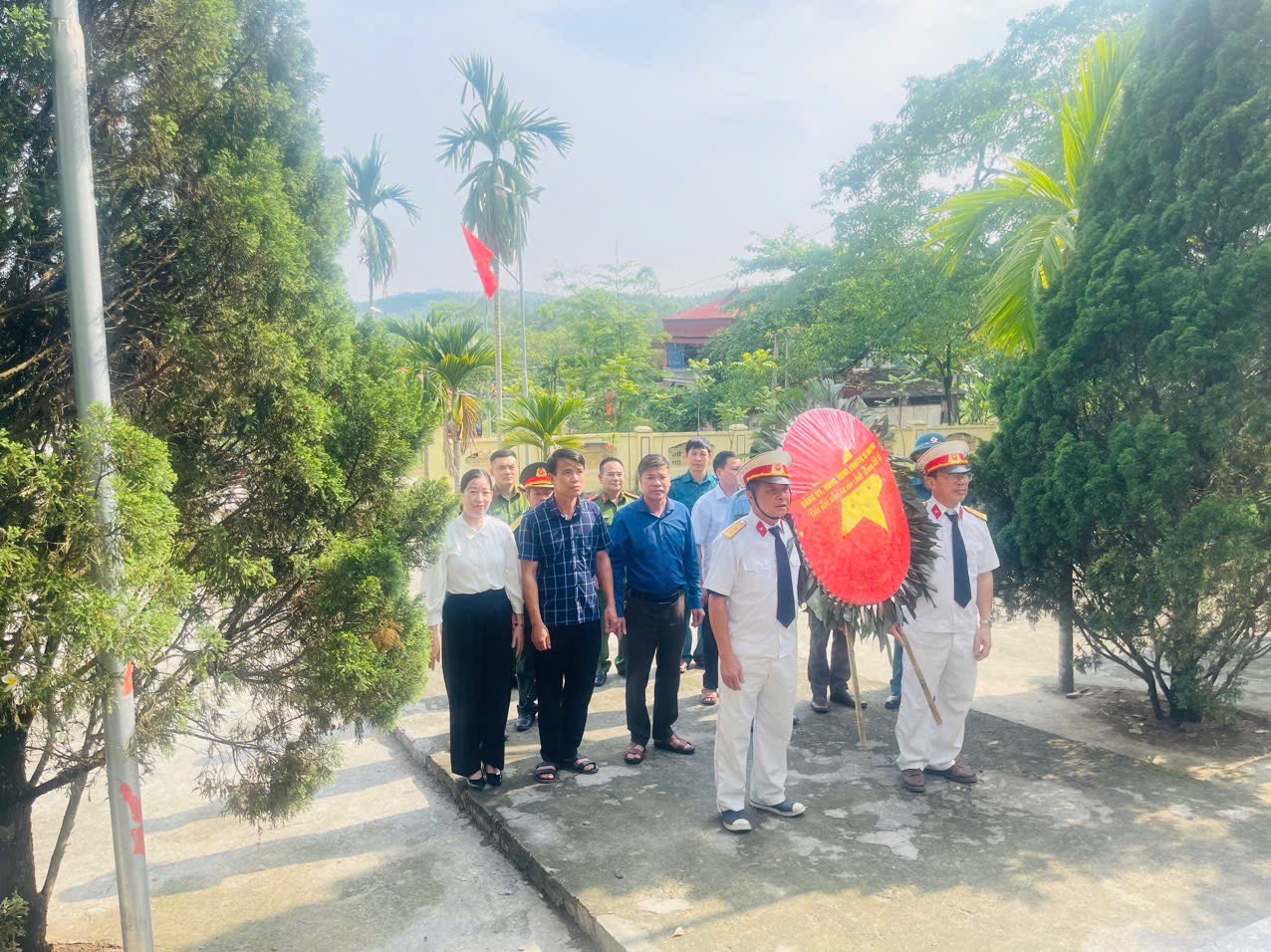 XÃ HÀO PHÚ TỔ CHỨC LỄ THẮP NÊN TRI ÂN CÁC ANH HÙNG LIỆT SĨ NHÂN KỶ NIỆM 50 NĂM NGÀY GIẢI PHÓNG MIỀN NAM, THỐNG NHẤT ĐẤT NƯỚC (30/4/1975 - 30/4/2025) 