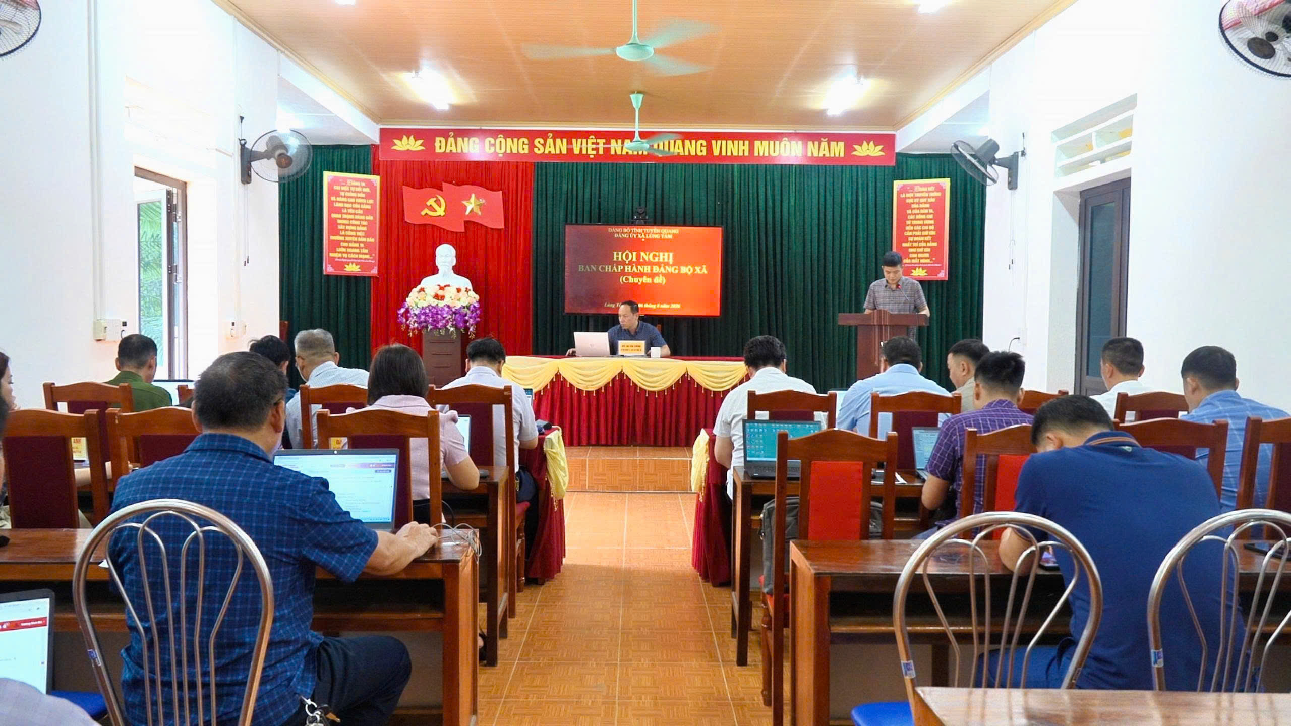 HỘI NGHỊ BAN CHẤP HÀNH ĐẢNG BỘ XÃ LÙNG TÁM (CHUYÊN ĐỀ)