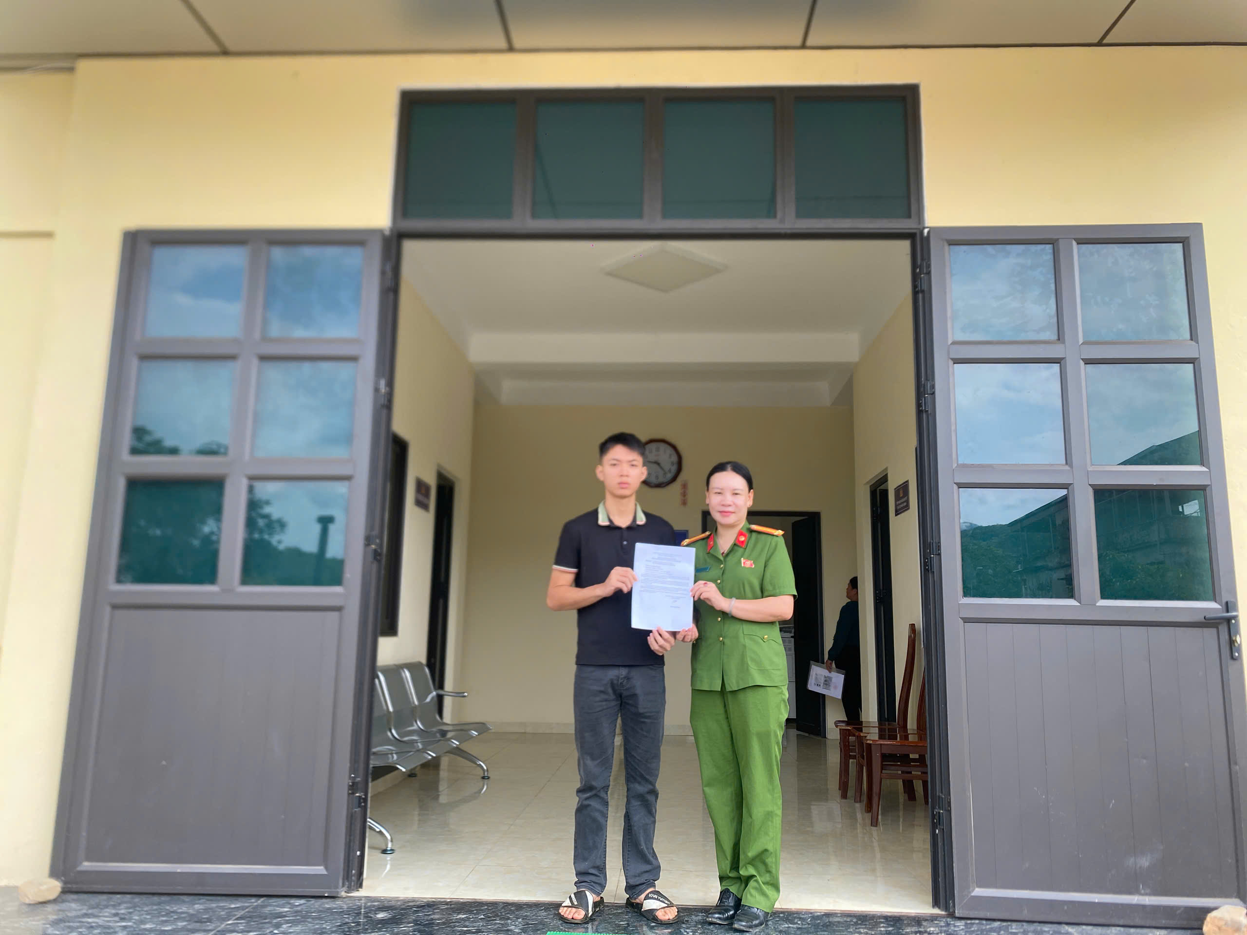THANH NIÊN TÌNH NGUYỆN VIẾT ĐƠN NHẬP NGŨ CÔNG AN NHÂN DÂN