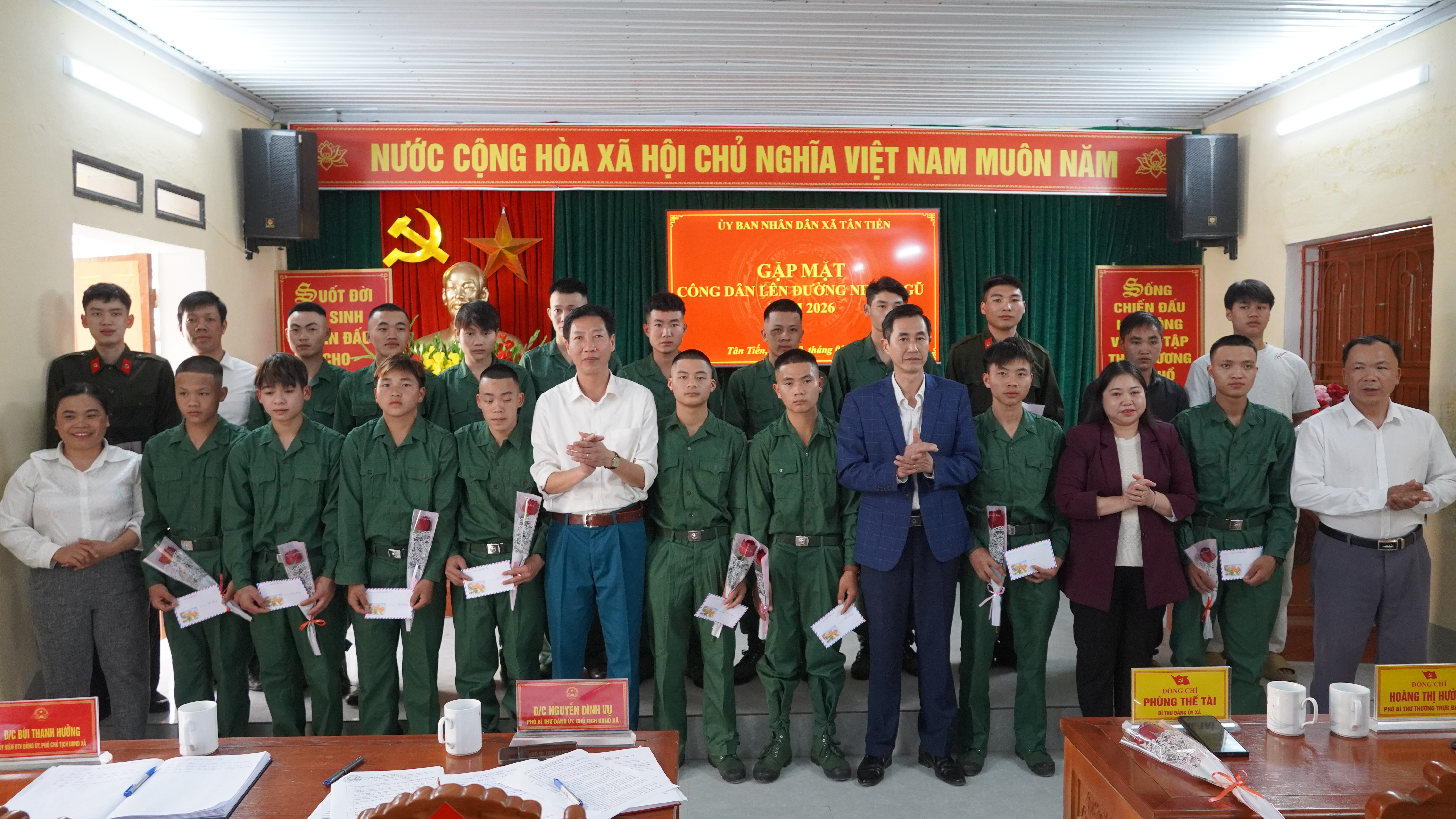 Xã Tân Tiến gặp mặt, động viên, tặng quà tân binh lên đường nhập ngũ năm 2026.
