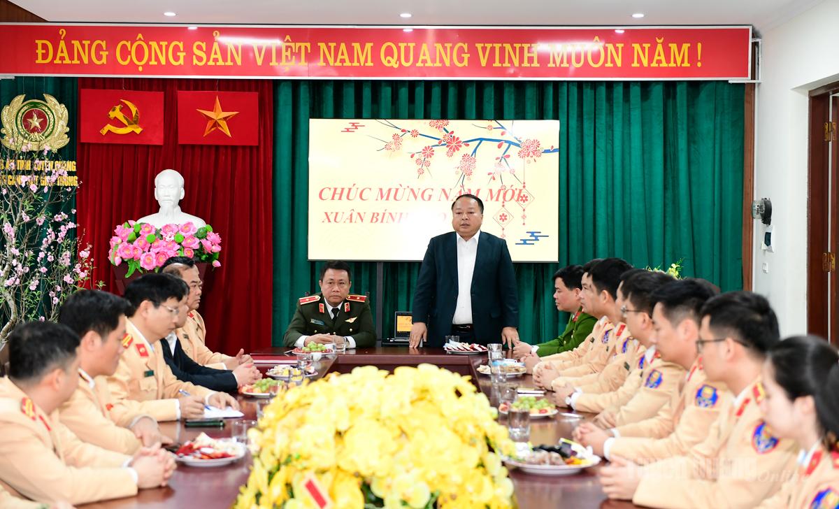 Chủ tịch UBND tỉnh Phan Huy Ngọc thăm, kiểm tra công tác trực Tết tại các đơn vị Công an