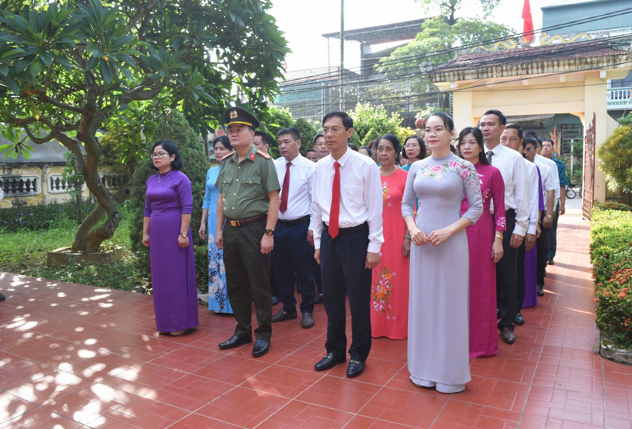 ĐOÀN ĐẠI BIỂU ĐẢNG BỘ PHƯỜNG AN TƯỜNG DÂNG HƯƠNG TƯỞNG NIỆM CÁC ANH HÙNG LIỆT SĨ TRƯỚC THỀM ĐẠI HỘI LẦN THỨ I, NHIỆM KỲ 2025-2030