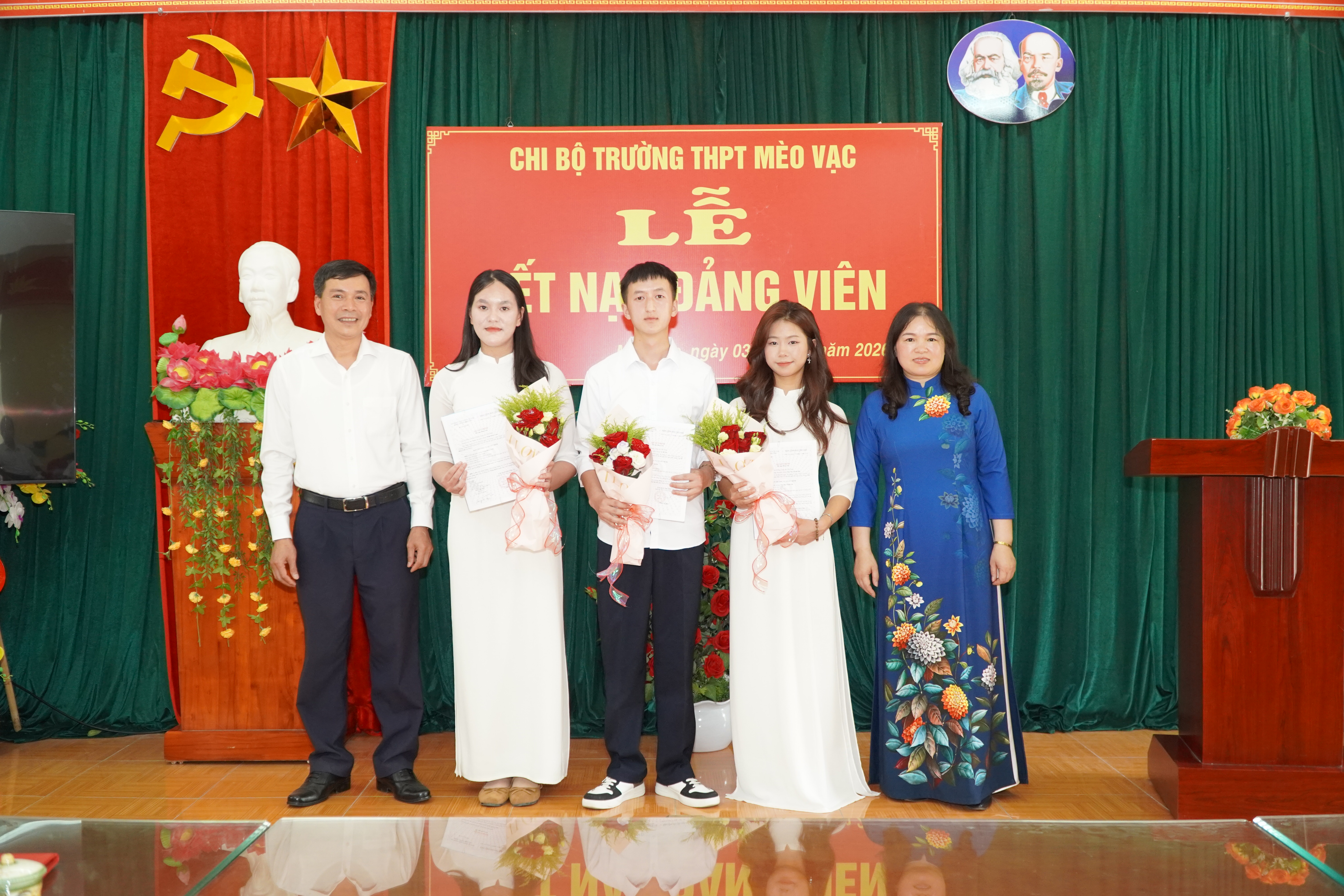 03 học sinh Trường THPT Mèo Vạc vinh dự được kết nạp vào Đảng