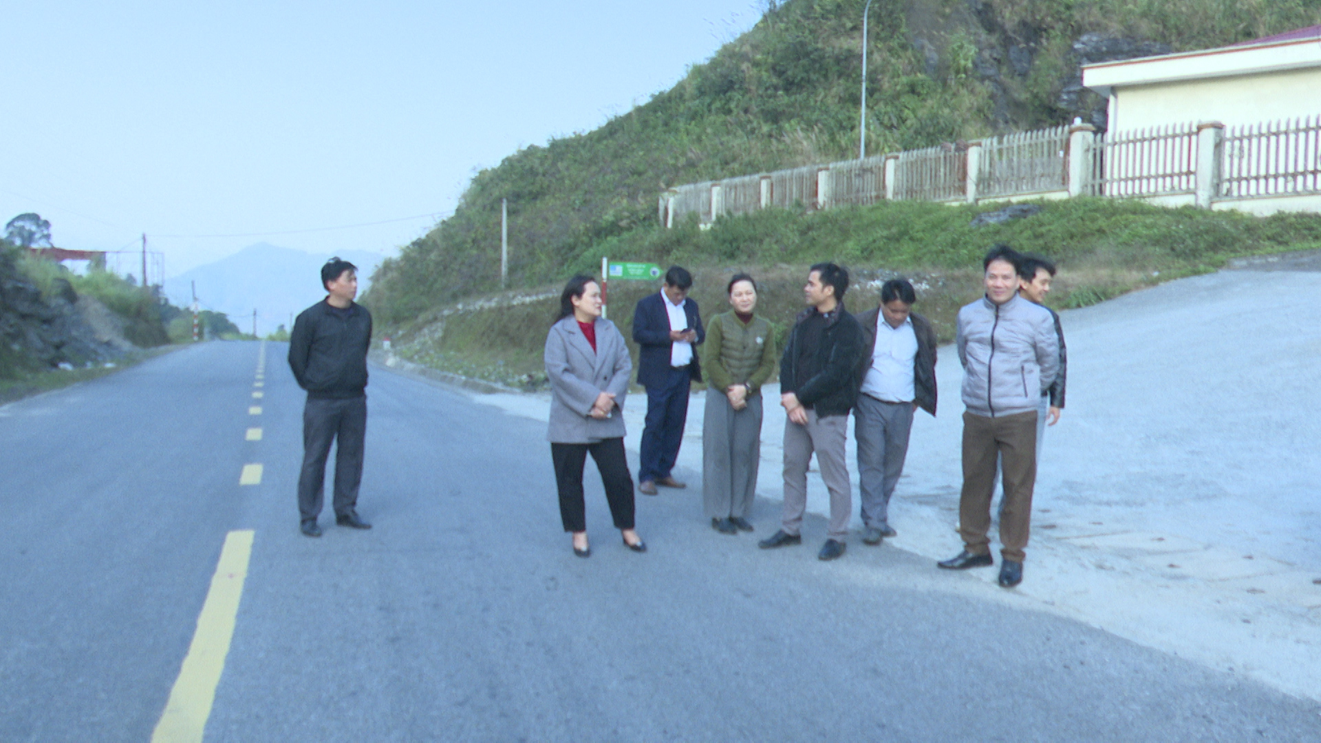 BÍ THƯ ĐẢNG ỦY XÃ MINH SƠN KHẢO SÁT KHU VỰC ĐÈO GIÓ PHÁT TRIỂN DU LỊCH