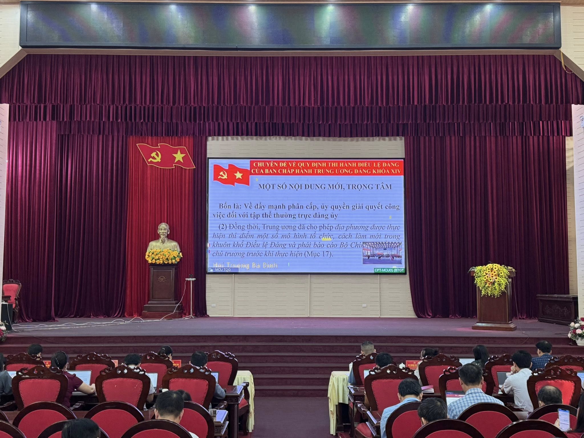 Sáng 13-4, Bộ Chính trị, Ban Bí thư tổ chức Hội nghị toàn quốc nghiên cứu, học tập, quán triệt và triển khai thực hiện Nghị quyết Hội nghị lần thứ hai Ban Chấp hành Trung ương Đảng khóa XIV. Đồng chí Tô Lâm, Tổng Bí thư, Chủ tịch nước dự và chỉ đạo hội nghị.