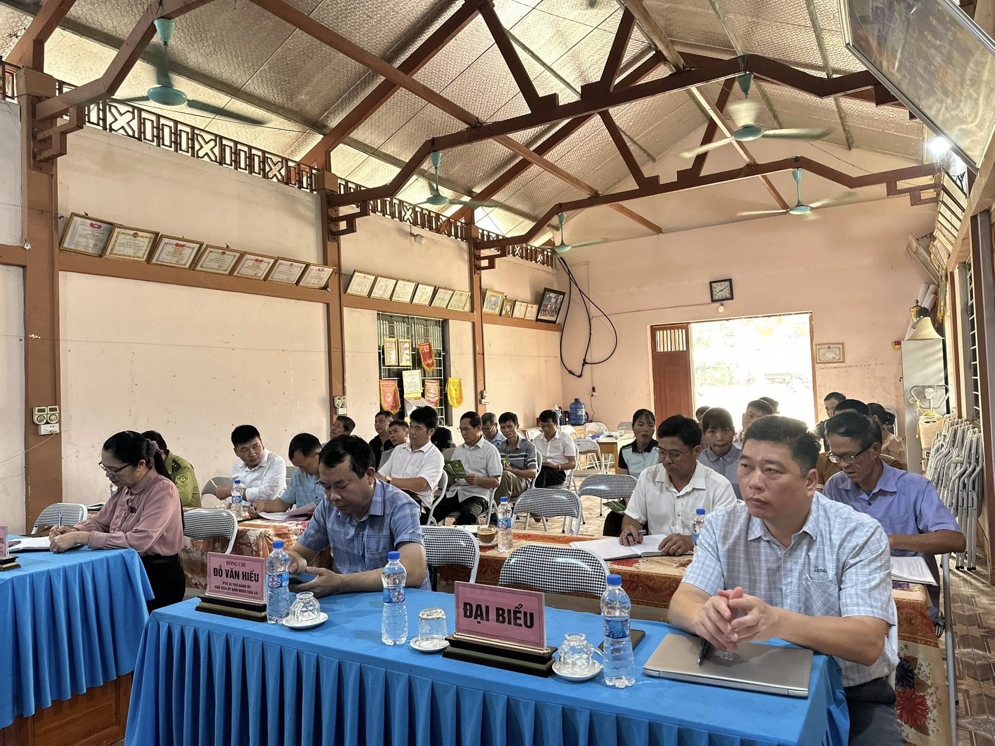 HÒA AN: Đoàn công tác của UBND xã làm việc với các cụm thôn