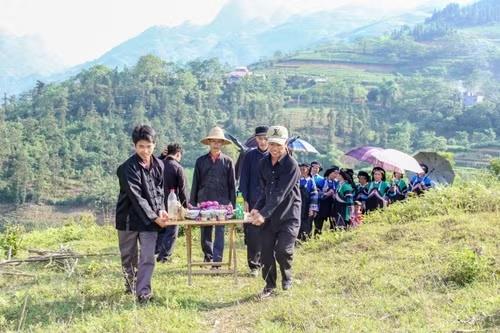 Độc đáo phong tục tết của người Bố Y