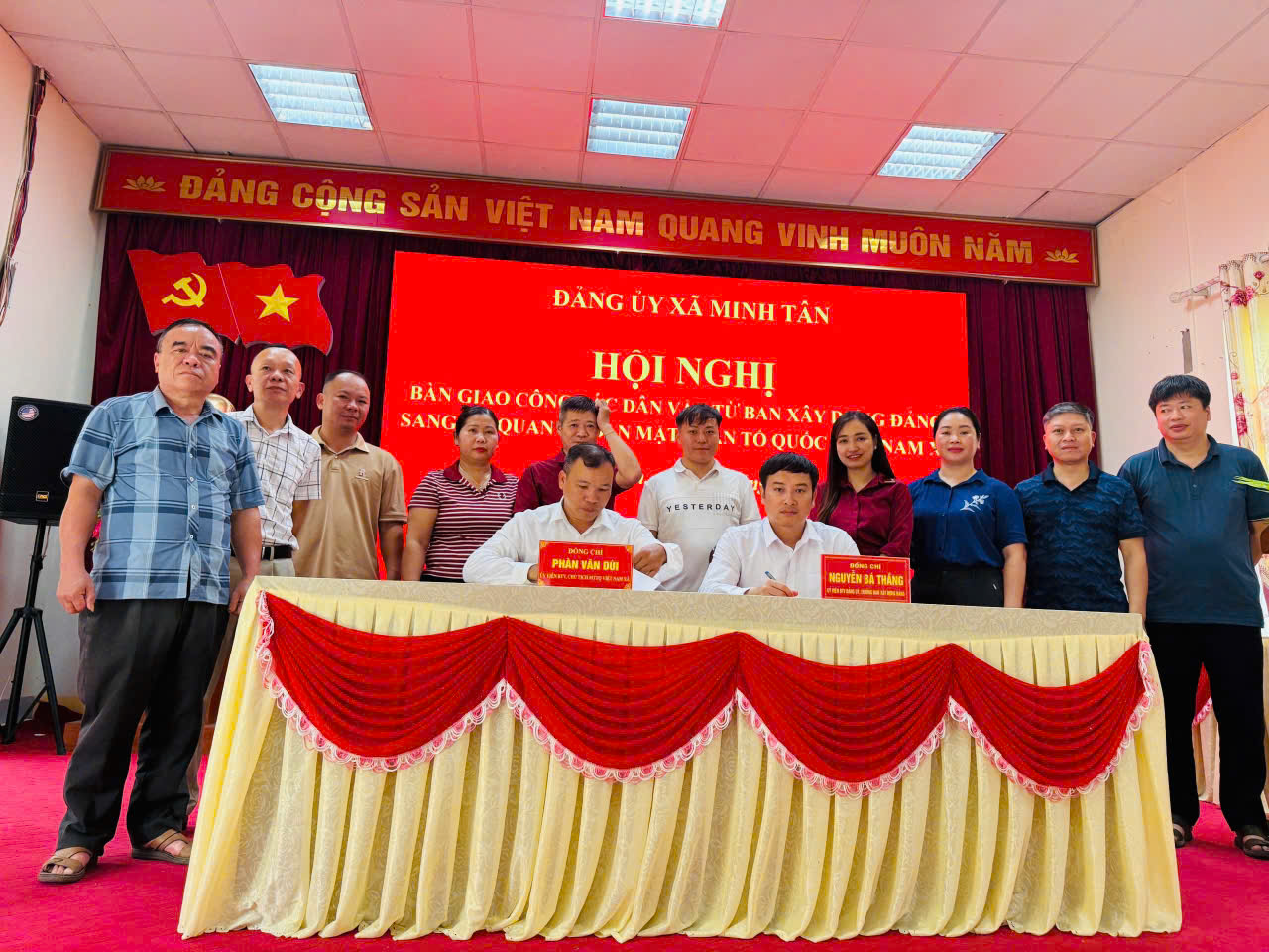 Đảng ủy xã Minh Tân tổ chức bàn giao nhiệm vụ tham mưu công tác dân vận
